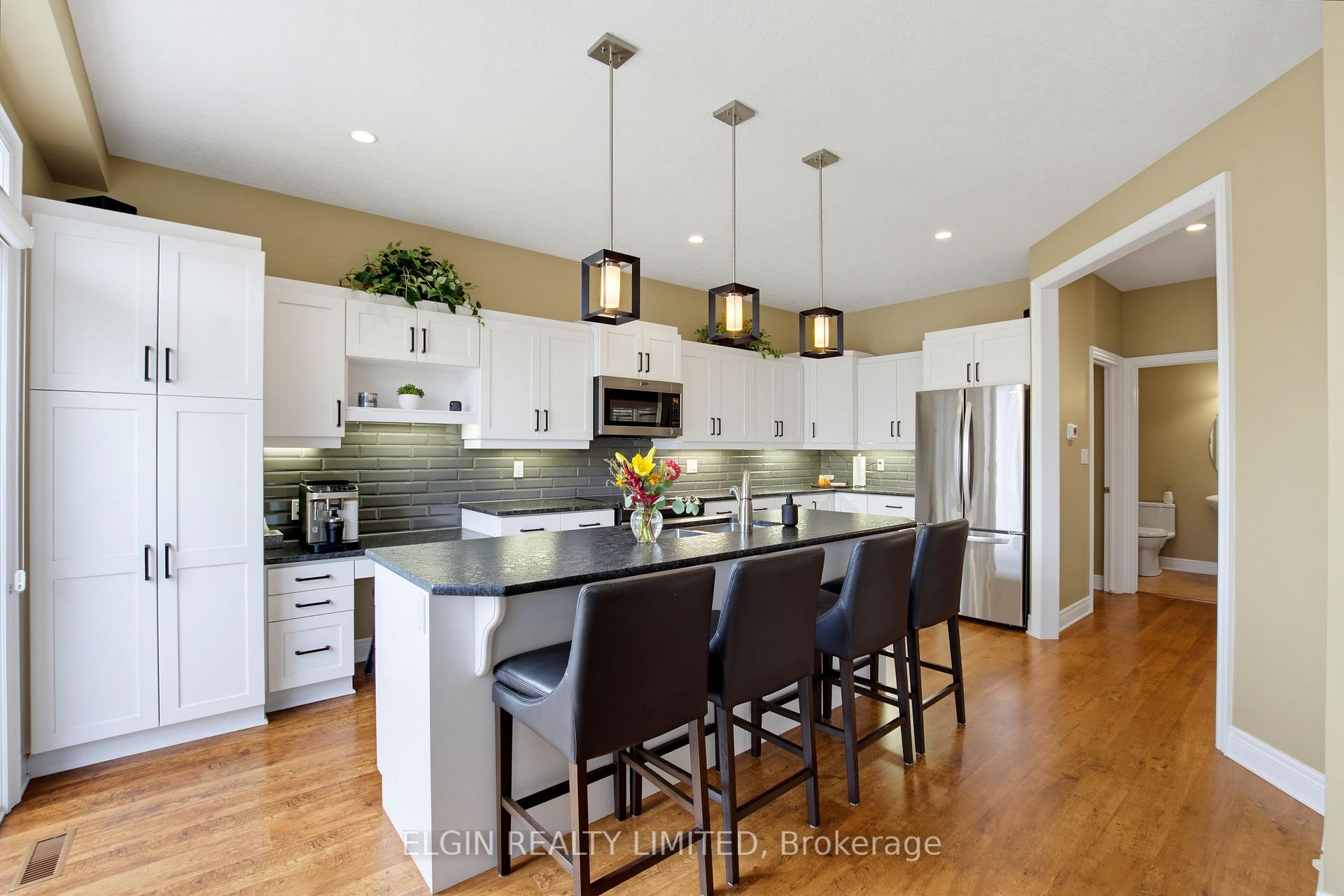 Photo 10 of 15 Oriole Lane, St. Thomas — HOMEH