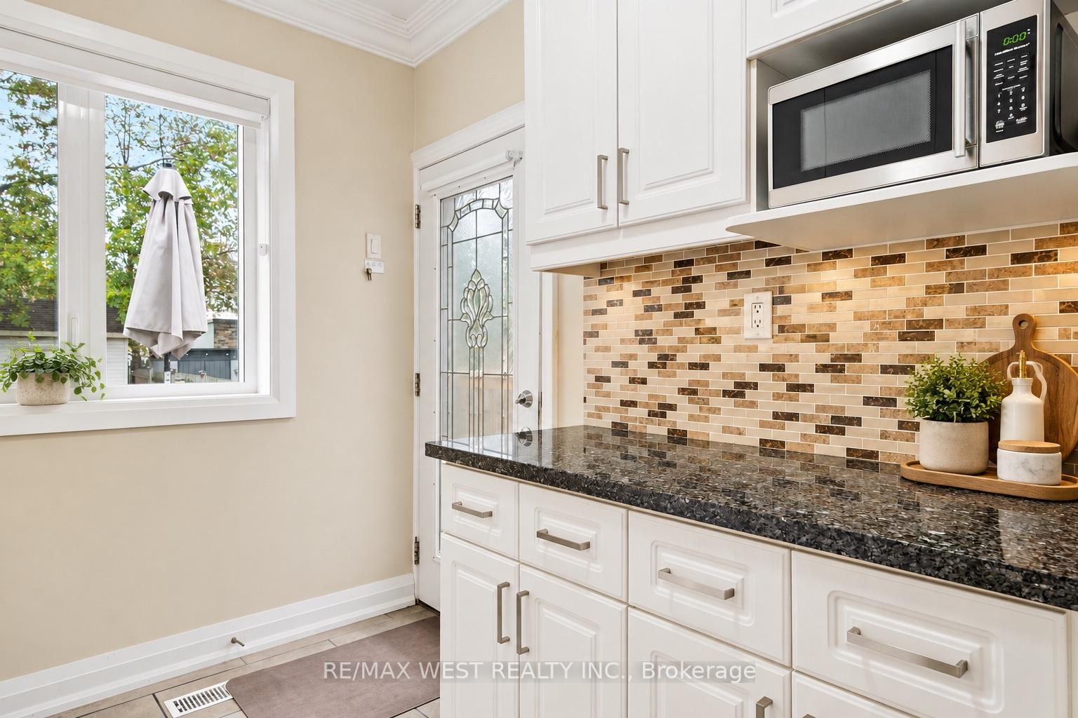 Photo 7 of 149 Chisholm Avenue, Toronto, Woodbine-Lumsden — HOMEH