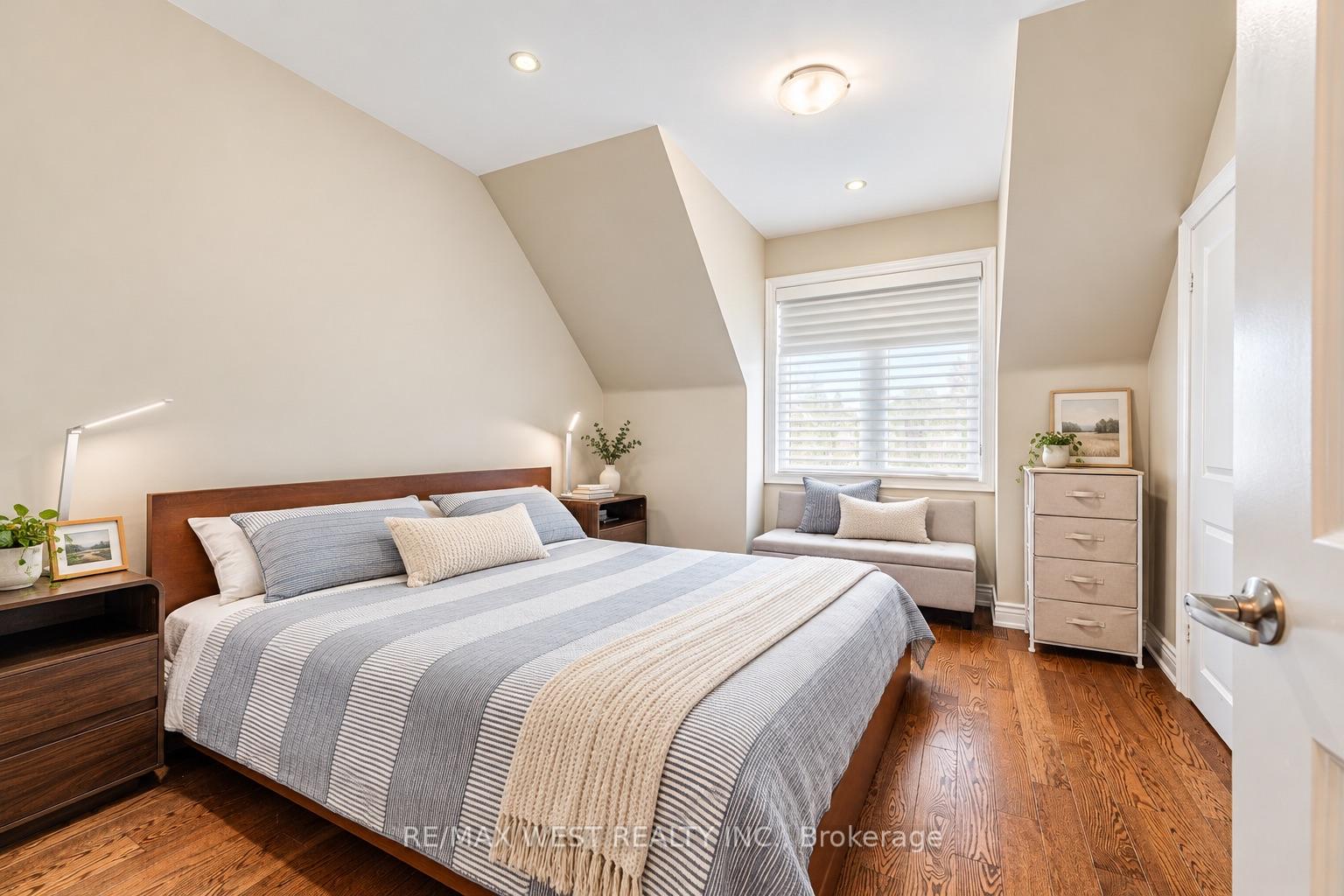 Photo 8 of 149 Chisholm Avenue, Toronto, Woodbine-Lumsden — HOMEH