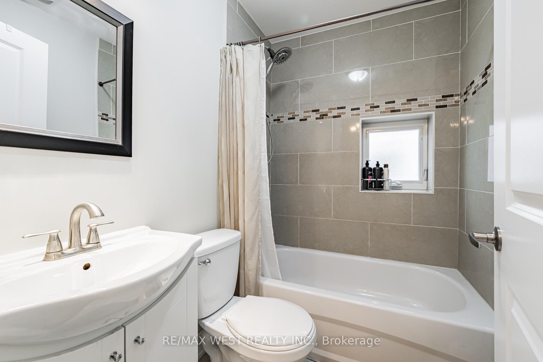 Photo 9 of 149 Chisholm Avenue, Toronto, Woodbine-Lumsden — HOMEH