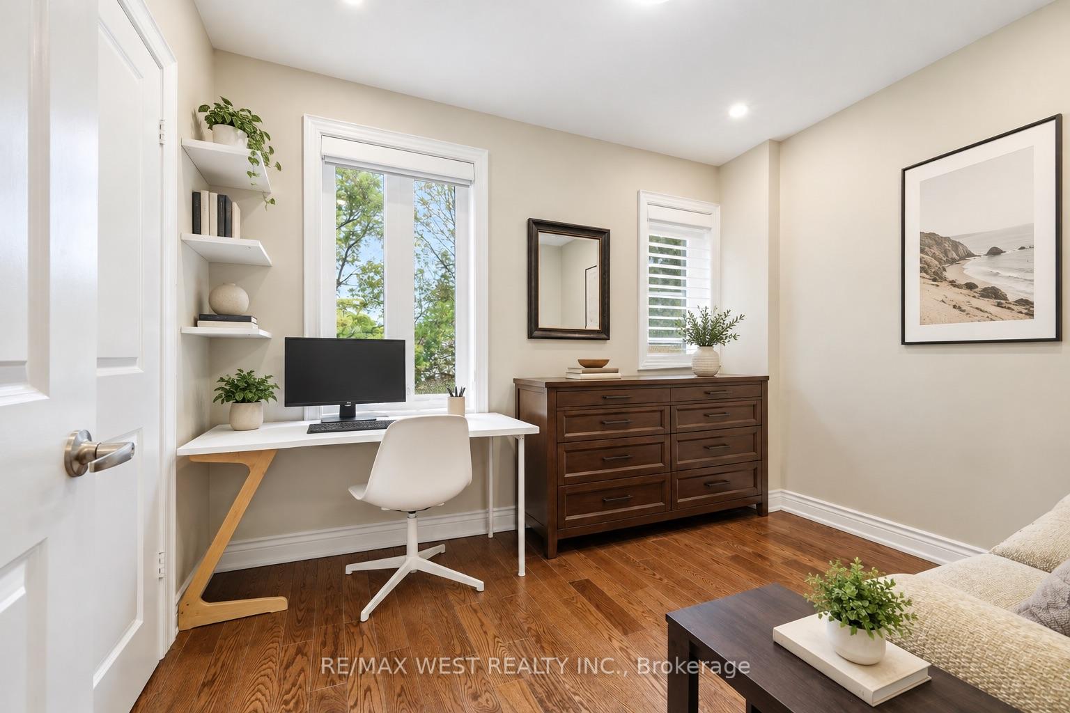 Photo 10 of 149 Chisholm Avenue, Toronto, Woodbine-Lumsden — HOMEH