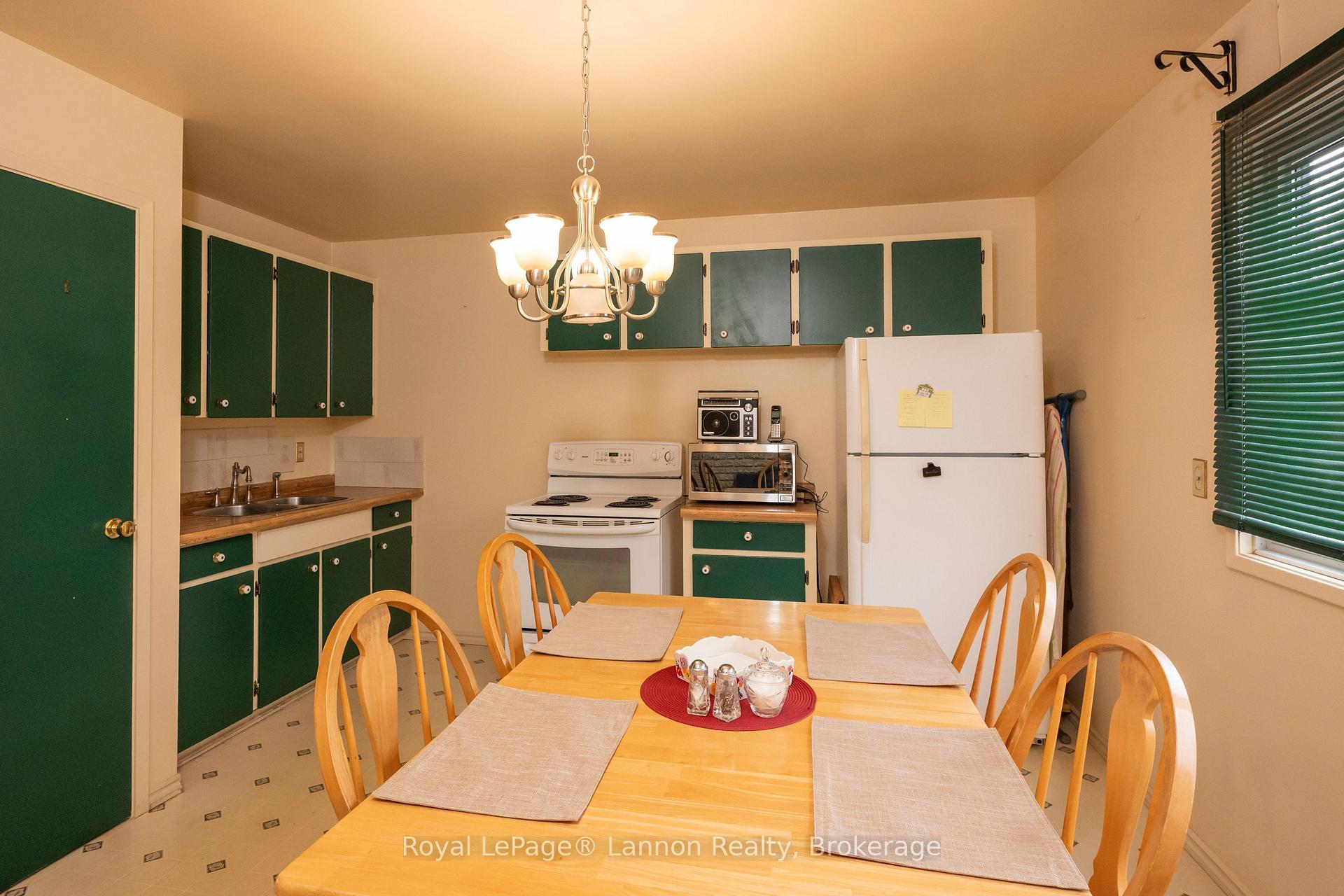 Photo 7 of 134 Ashland Place, Thunder Bay, Northwood Park — HOMEH