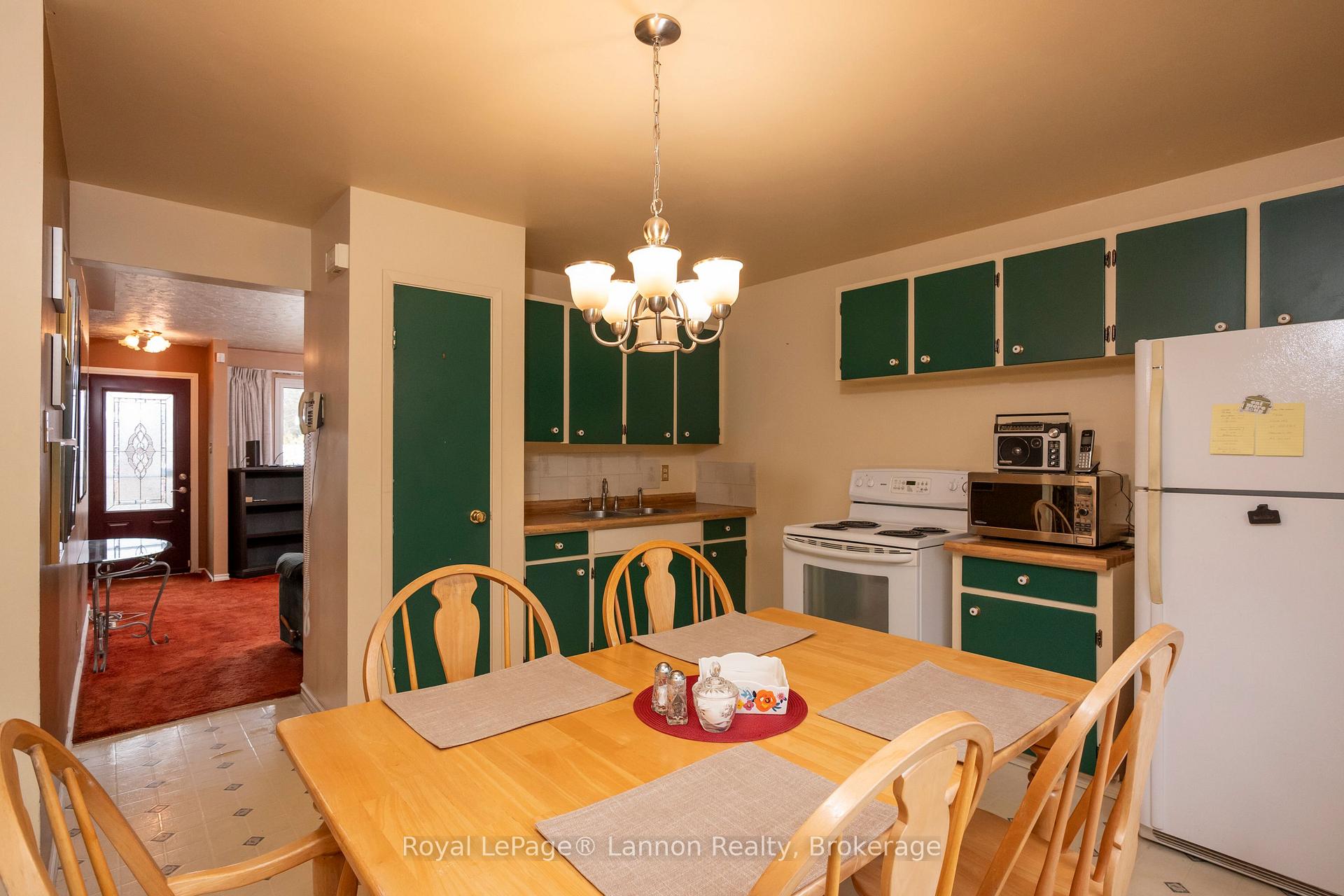 Photo 10 of 134 Ashland Place, Thunder Bay, Northwood Park — HOMEH