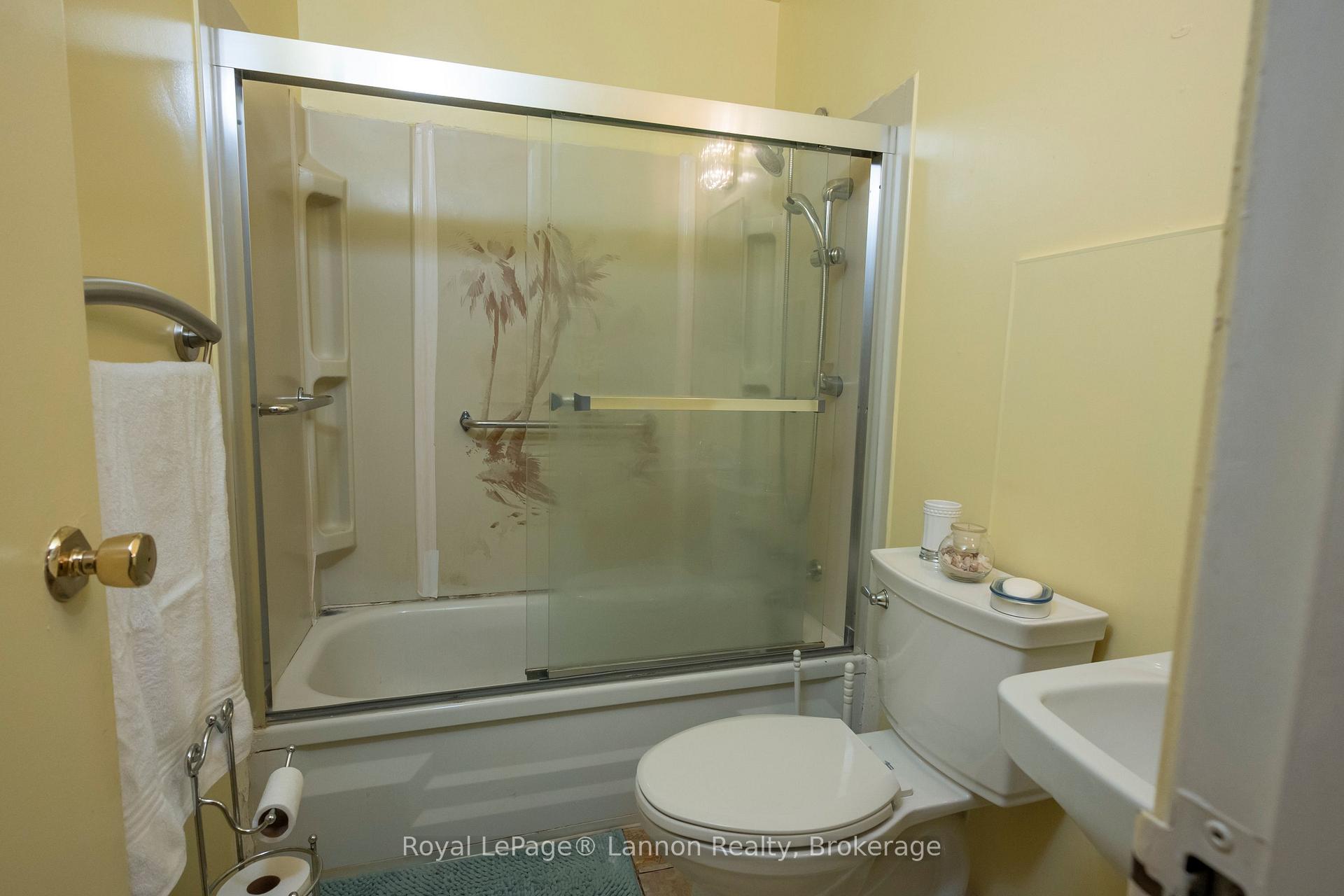 Photo 15 of 134 Ashland Place, Thunder Bay, Northwood Park — HOMEH