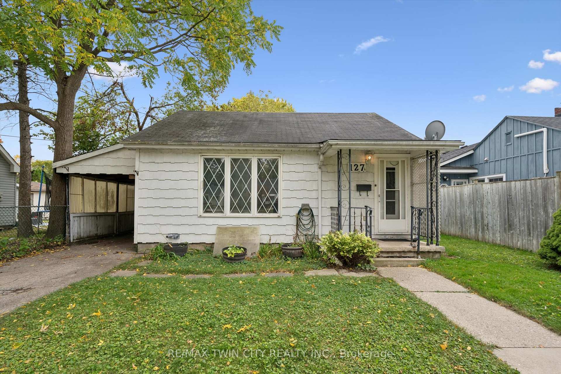Photo of 127 Spadina Road E
