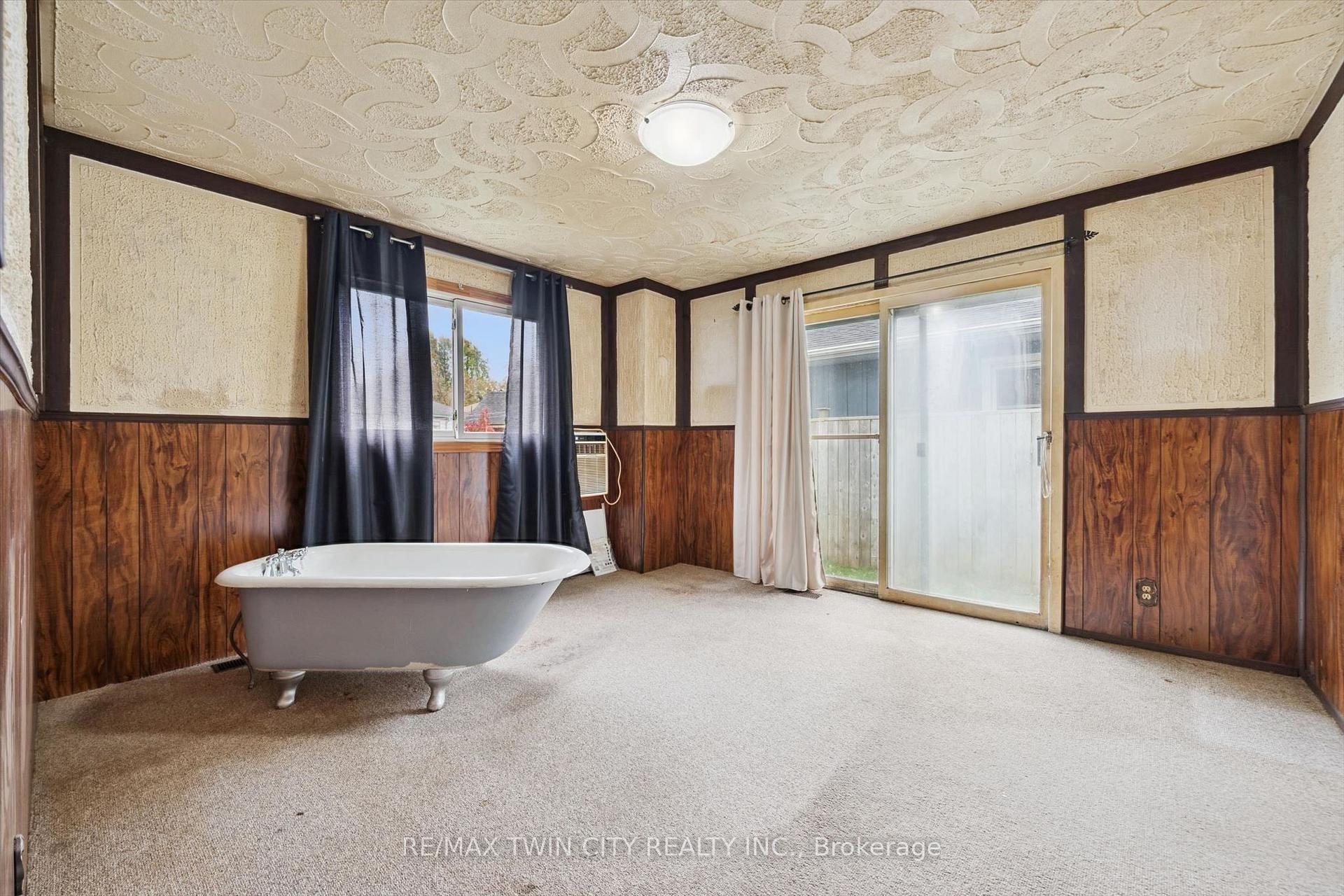 Photo 8 of 127 Spadina Road E, Kitchener — HOMEH