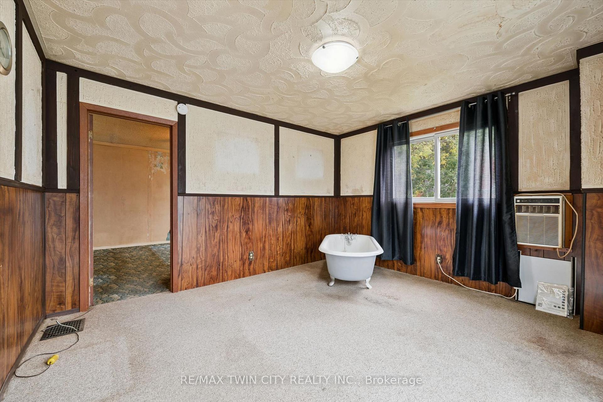 Photo 10 of 127 Spadina Road E, Kitchener — HOMEH