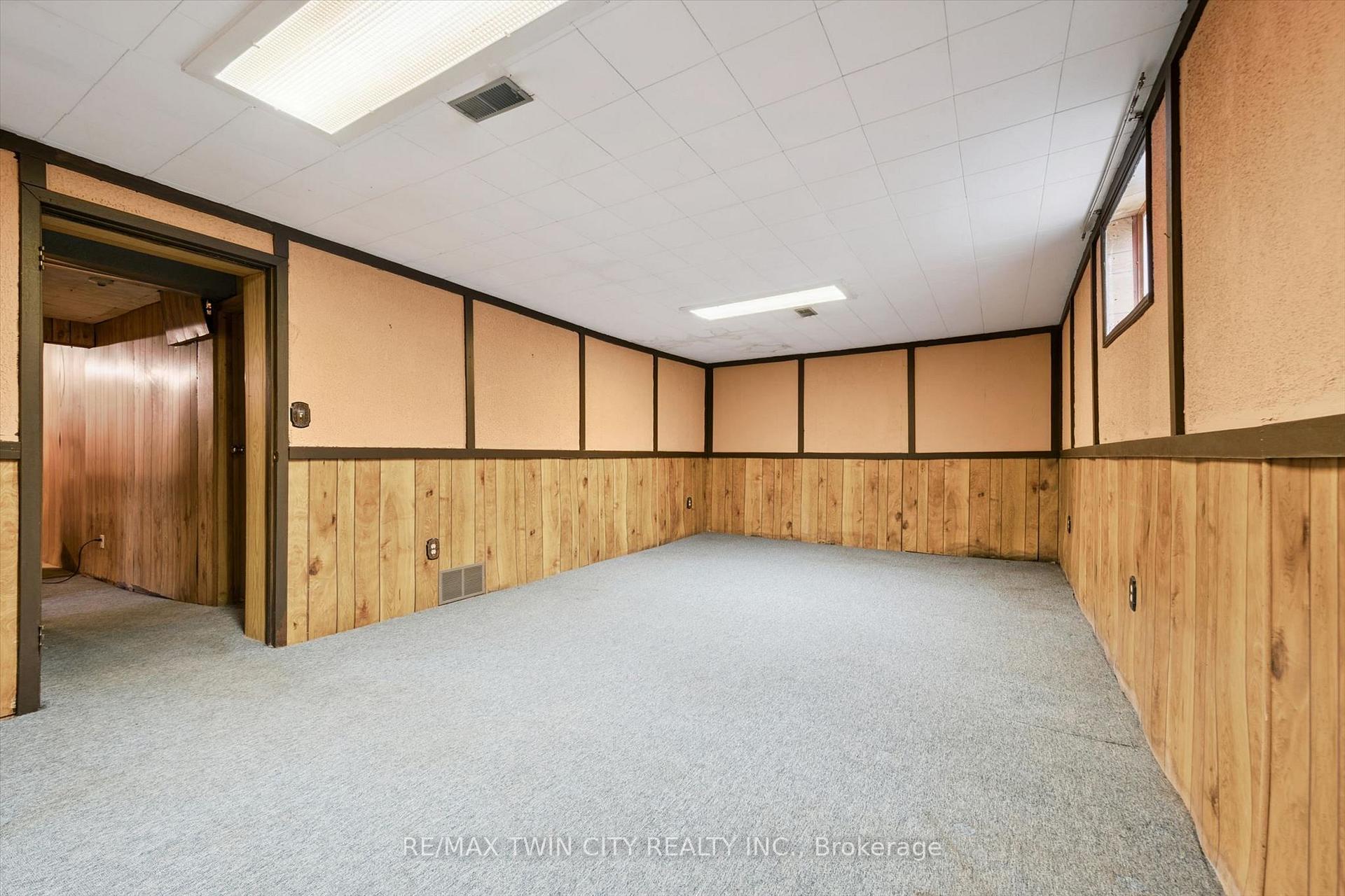 Photo 15 of 127 Spadina Road E, Kitchener — HOMEH