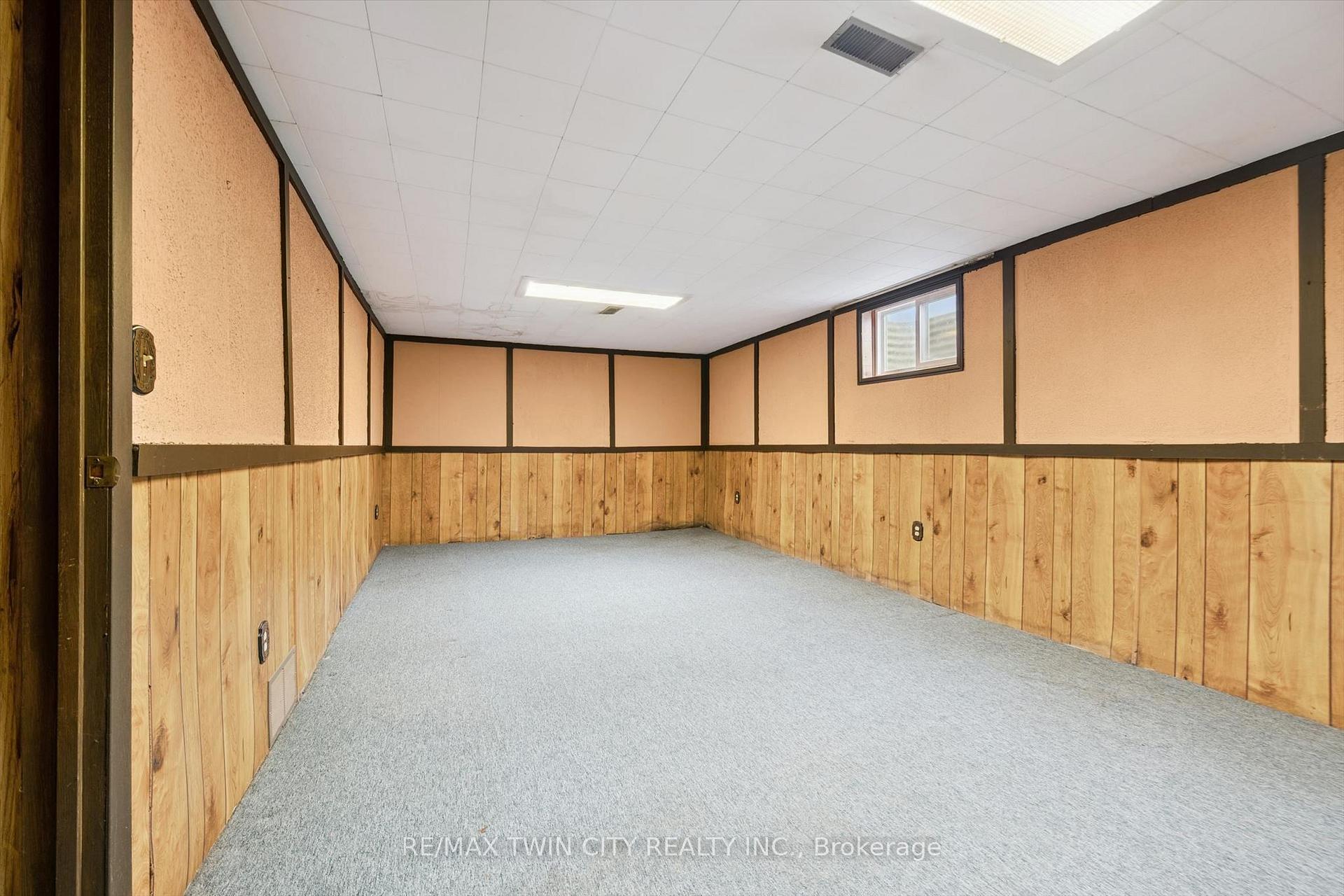 Photo 16 of 127 Spadina Road E, Kitchener — HOMEH