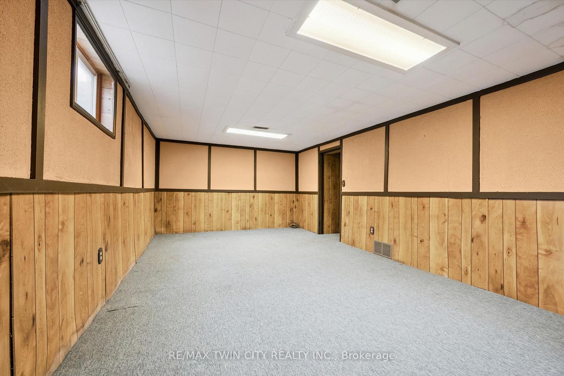 Photo 17 of 127 Spadina Road E, Kitchener — HOMEH