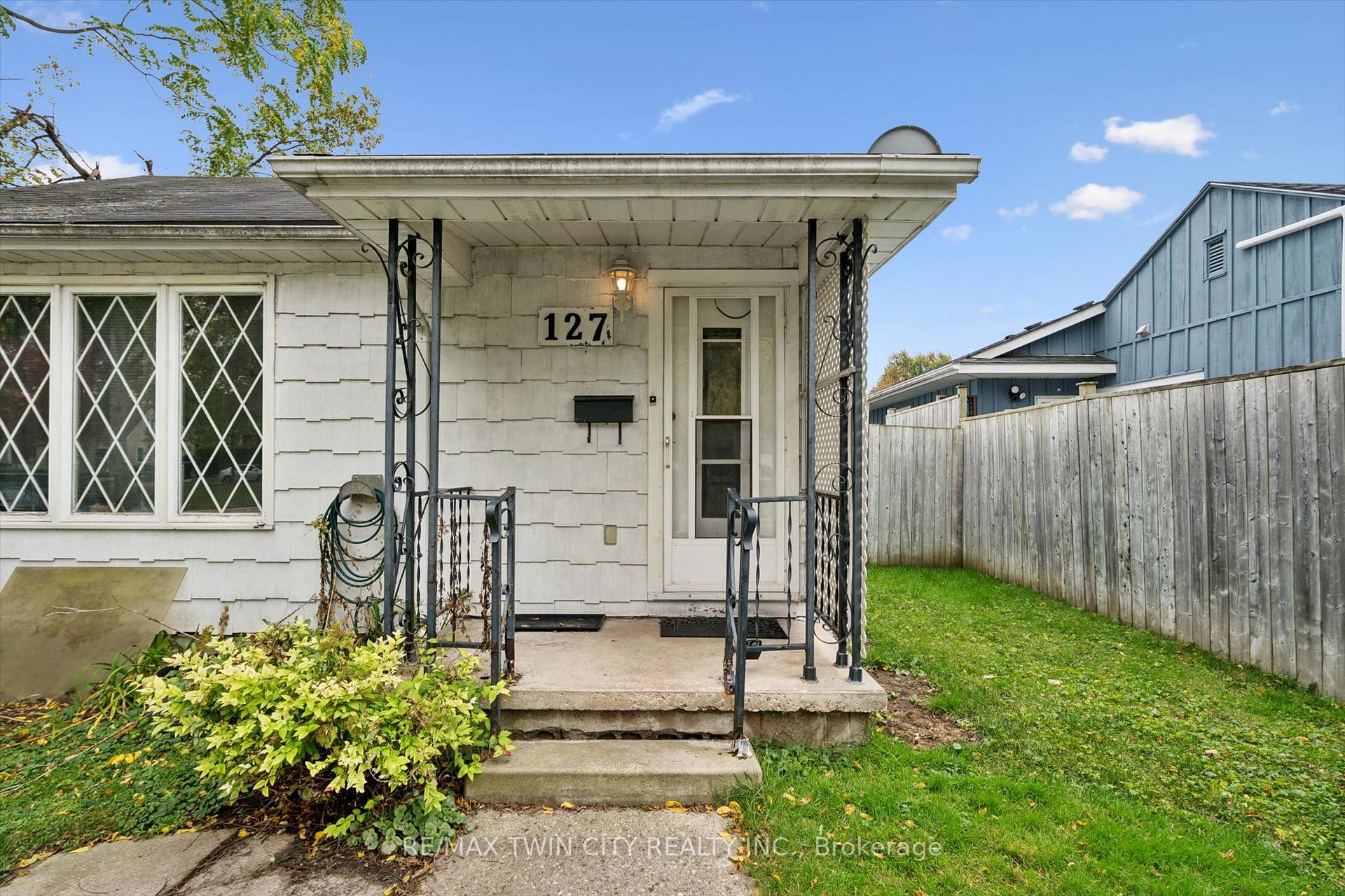 Photo 19 of 127 Spadina Road E, Kitchener — HOMEH