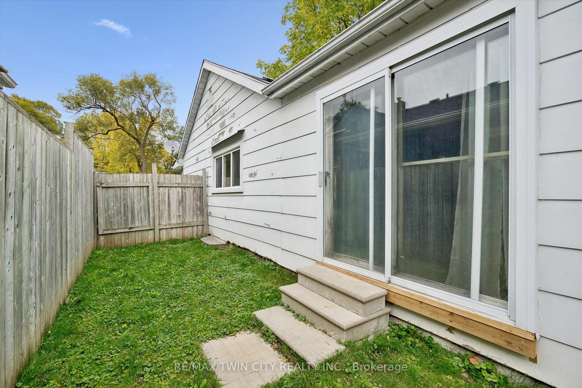 Photo 21 of 127 Spadina Road E, Kitchener — HOMEH