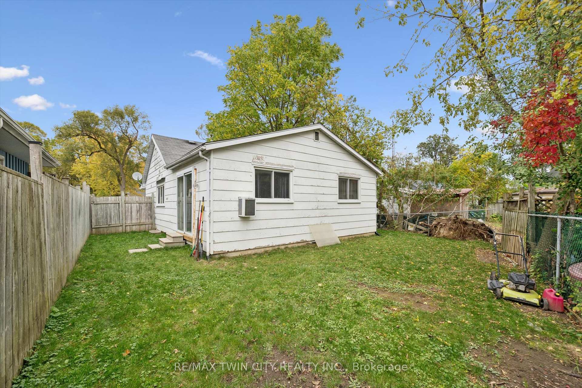 Photo 23 of 127 Spadina Road E, Kitchener — HOMEH