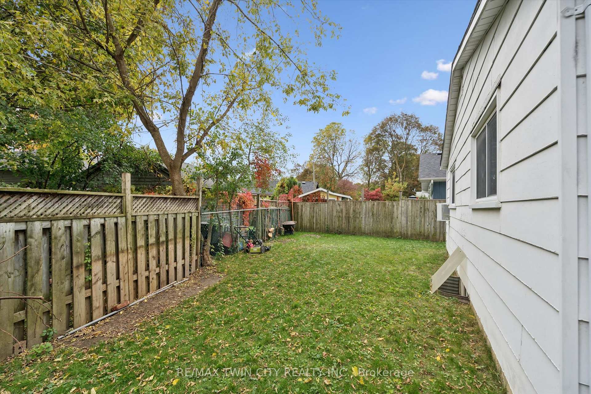 Photo 24 of 127 Spadina Road E, Kitchener — HOMEH