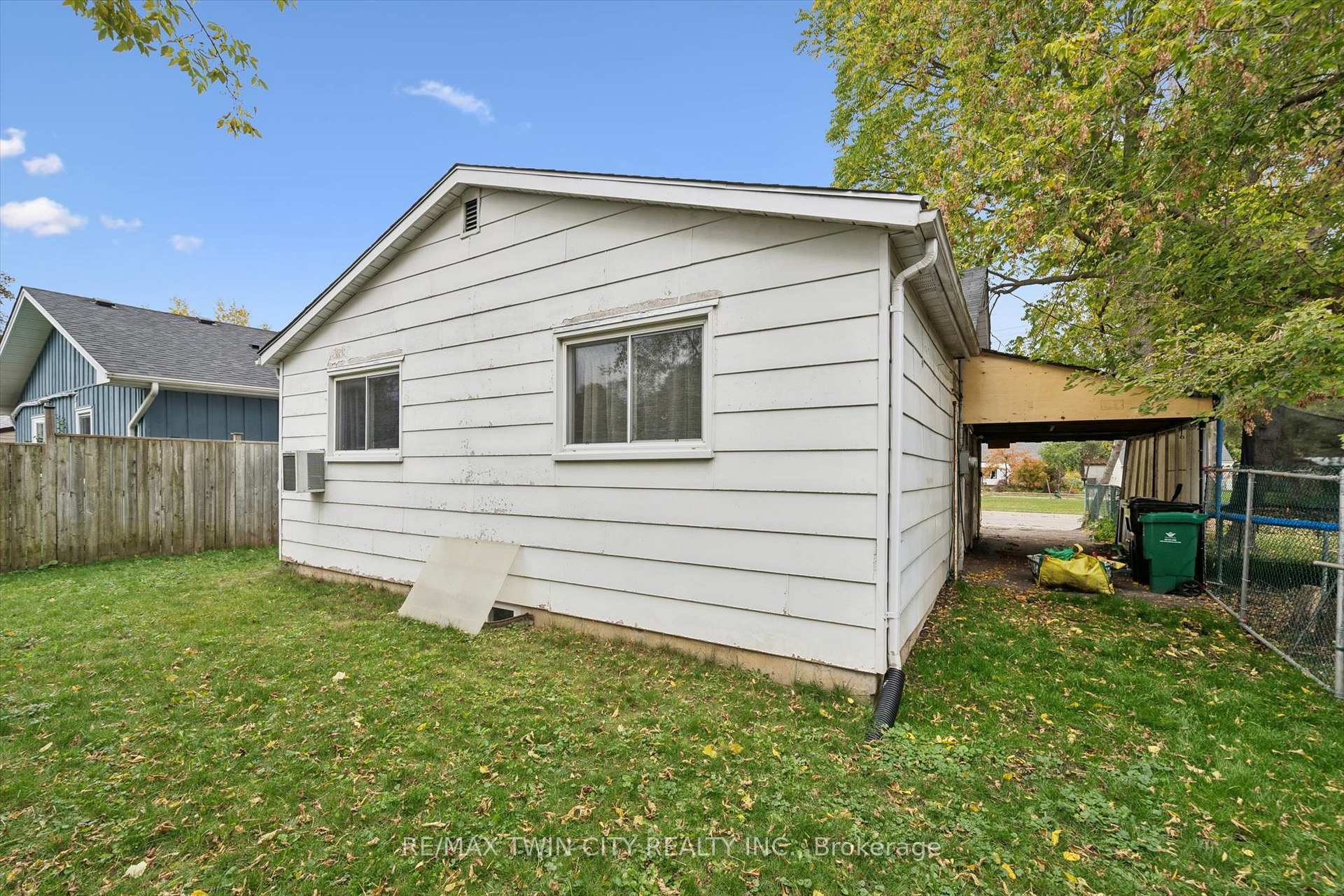 Photo 25 of 127 Spadina Road E, Kitchener — HOMEH