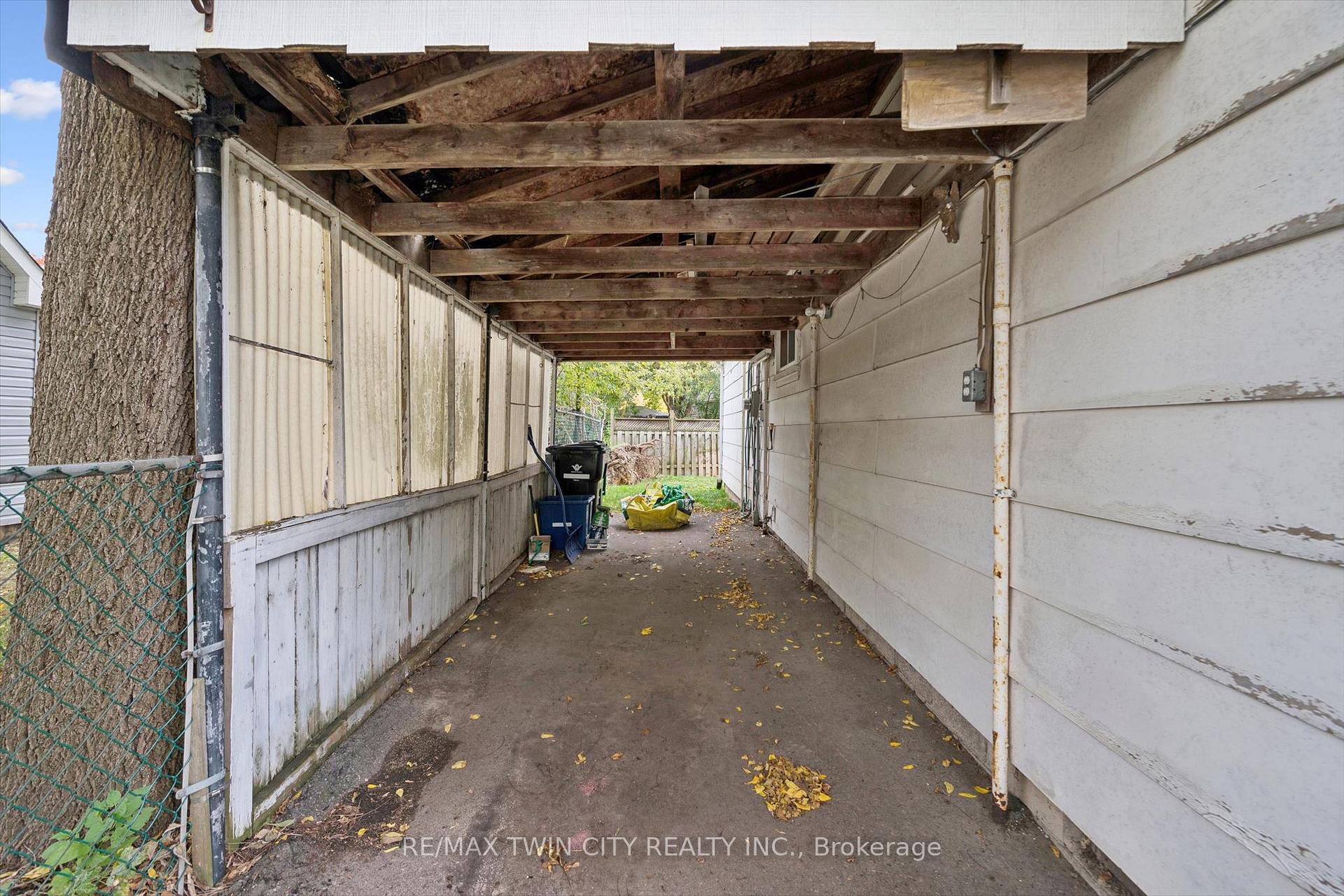 Photo 26 of 127 Spadina Road E, Kitchener — HOMEH
