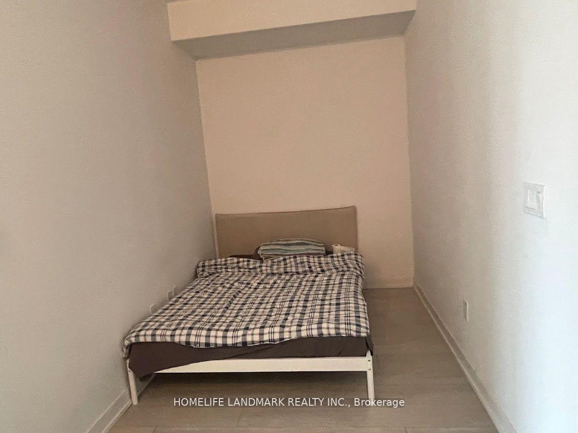 Photo 3 of Unit 1025, 31 Tippett Road, North York, Clanton Park — HOMEH