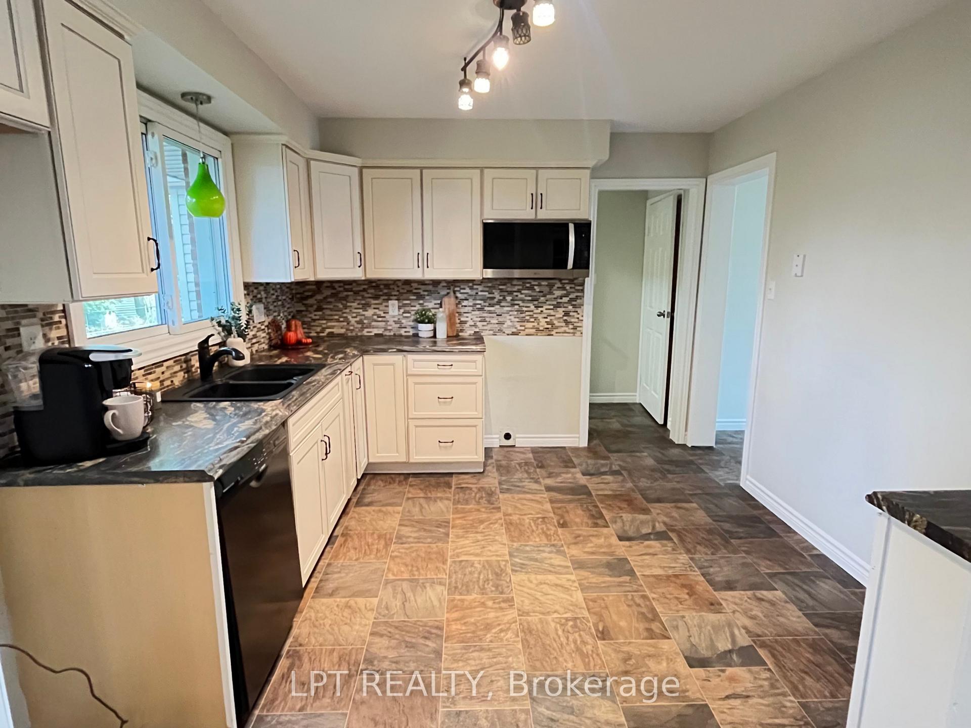 Photo 10 of 47 Springdale Drive, Barrie, Cundles East — HOMEH
