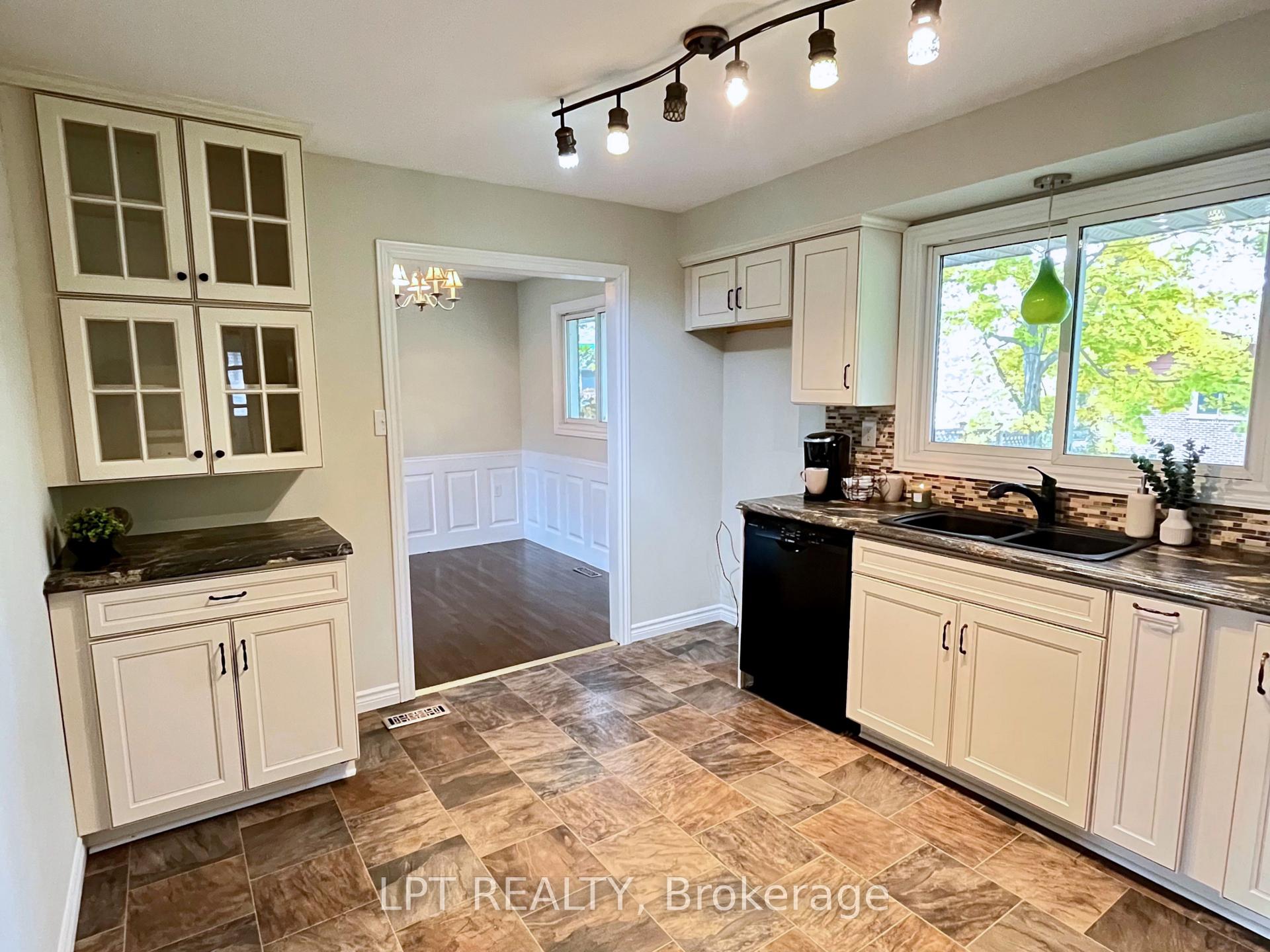 Photo 11 of 47 Springdale Drive, Barrie, Cundles East — HOMEH