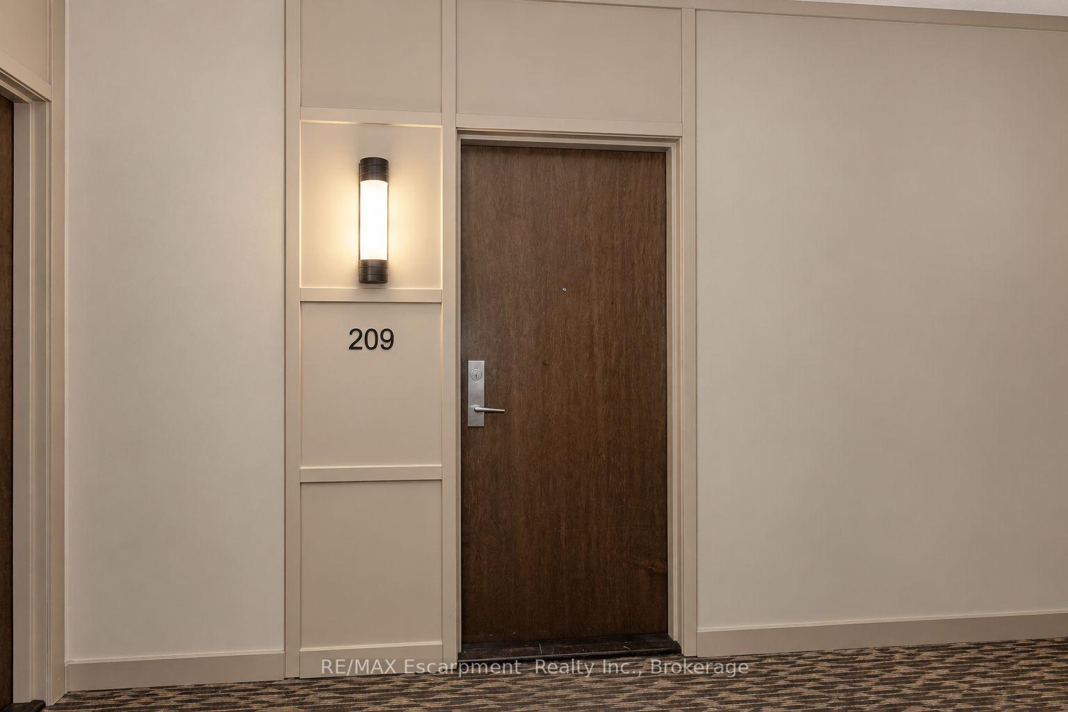 Photo 3 of Unit # 209, 1055 Southdown Road, Mississauga, Clarkson — HOMEH