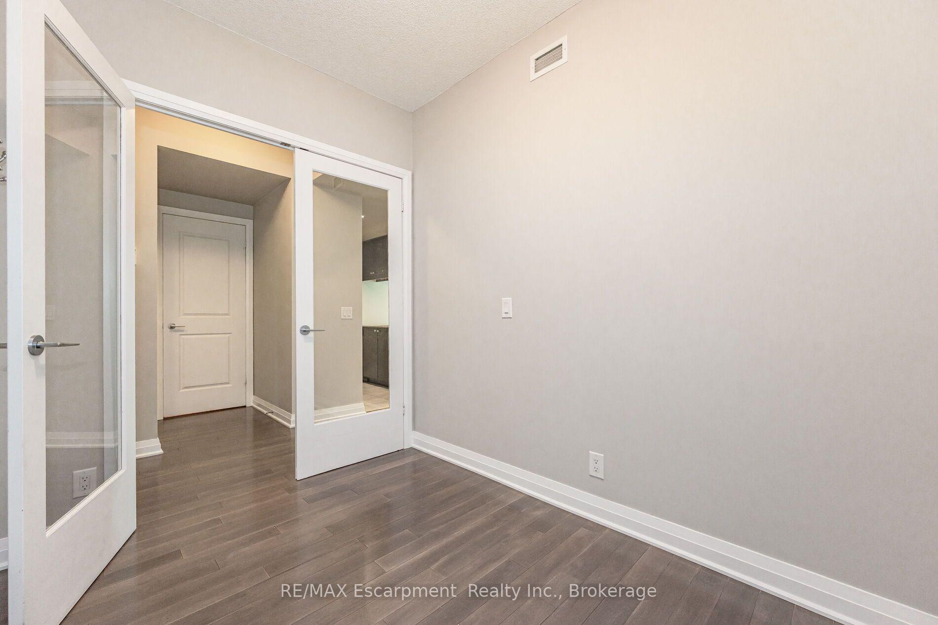 Photo 6 of Unit # 209, 1055 Southdown Road, Mississauga, Clarkson — HOMEH