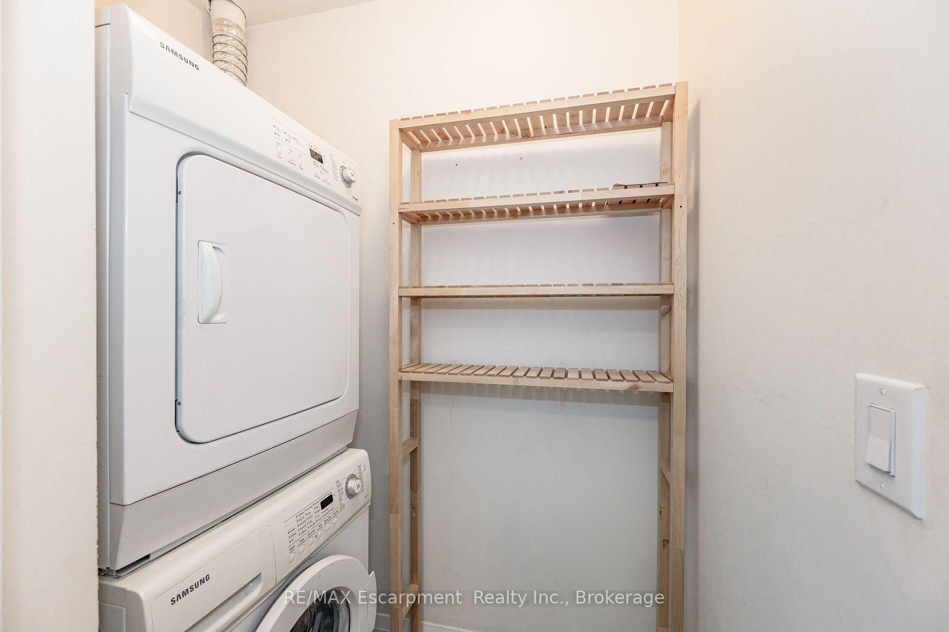 Photo 7 of Unit # 209, 1055 Southdown Road, Mississauga, Clarkson — HOMEH