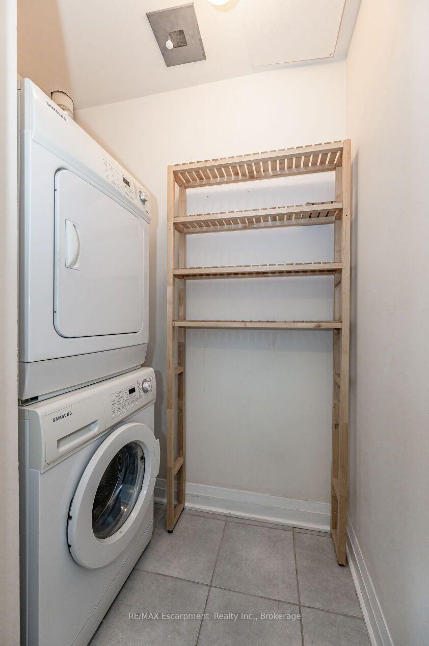 Photo 8 of Unit # 209, 1055 Southdown Road, Mississauga, Clarkson — HOMEH