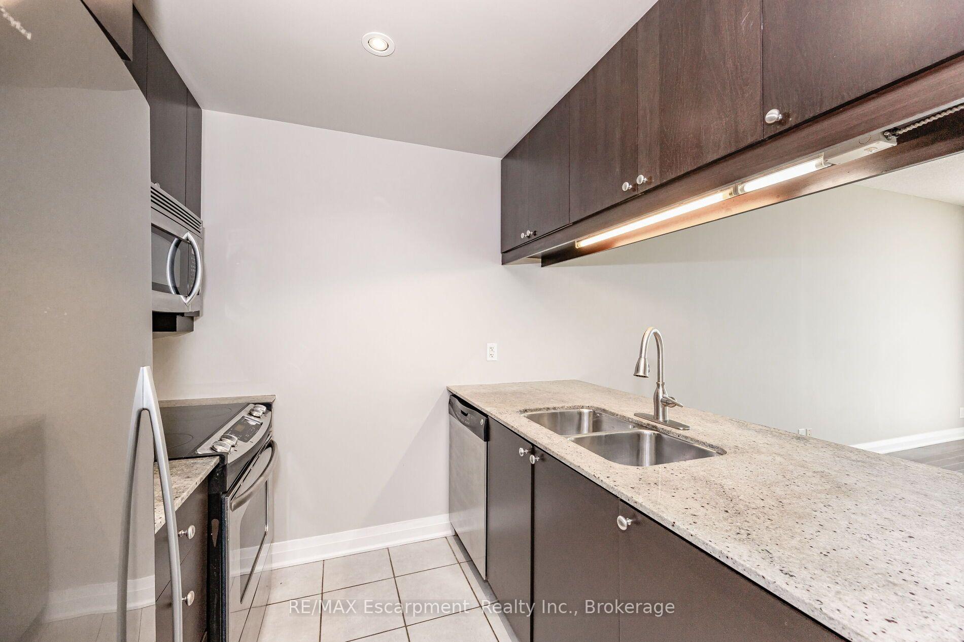 Photo 11 of Unit # 209, 1055 Southdown Road, Mississauga, Clarkson — HOMEH