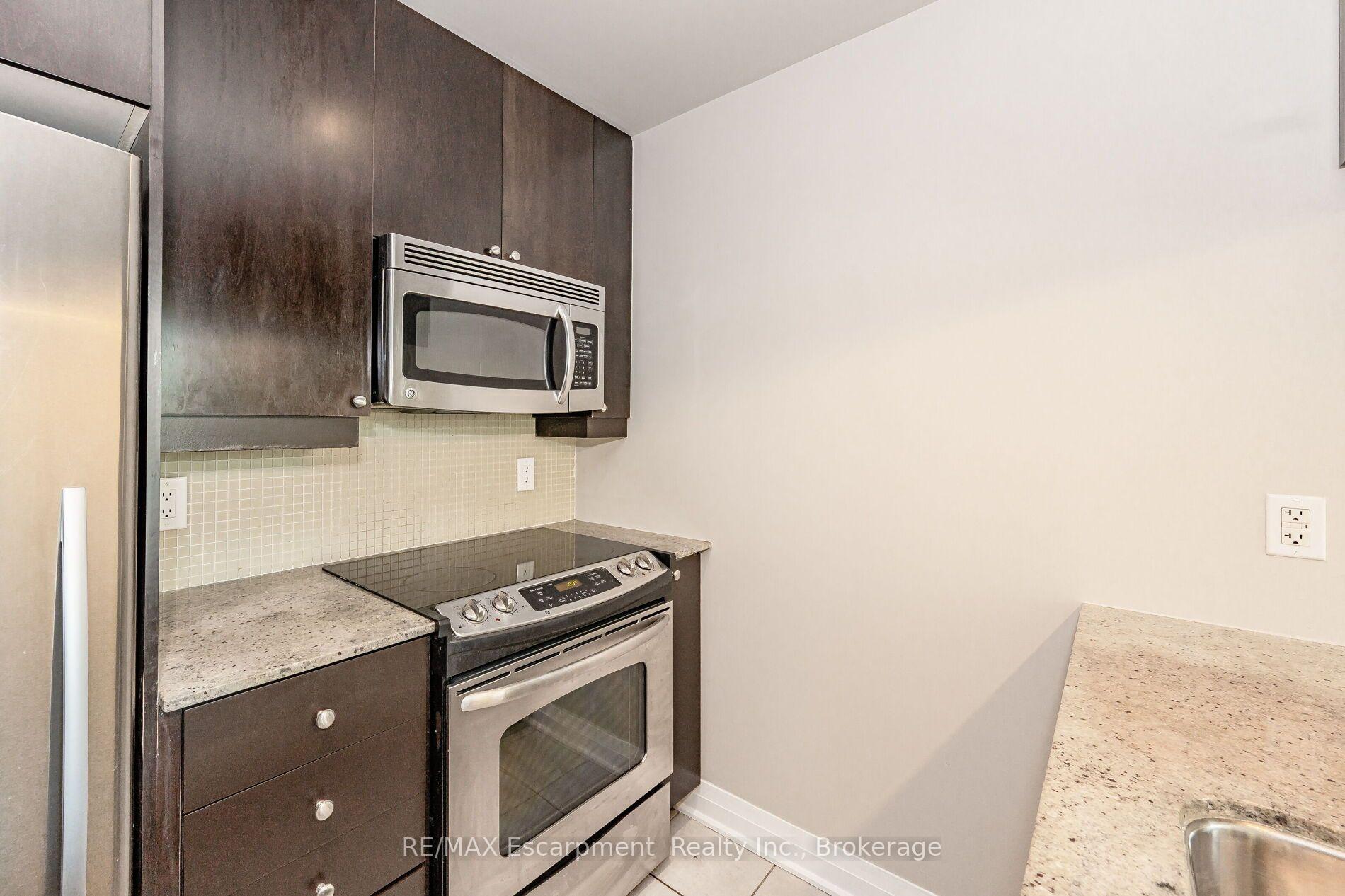 Photo 12 of Unit # 209, 1055 Southdown Road, Mississauga, Clarkson — HOMEH