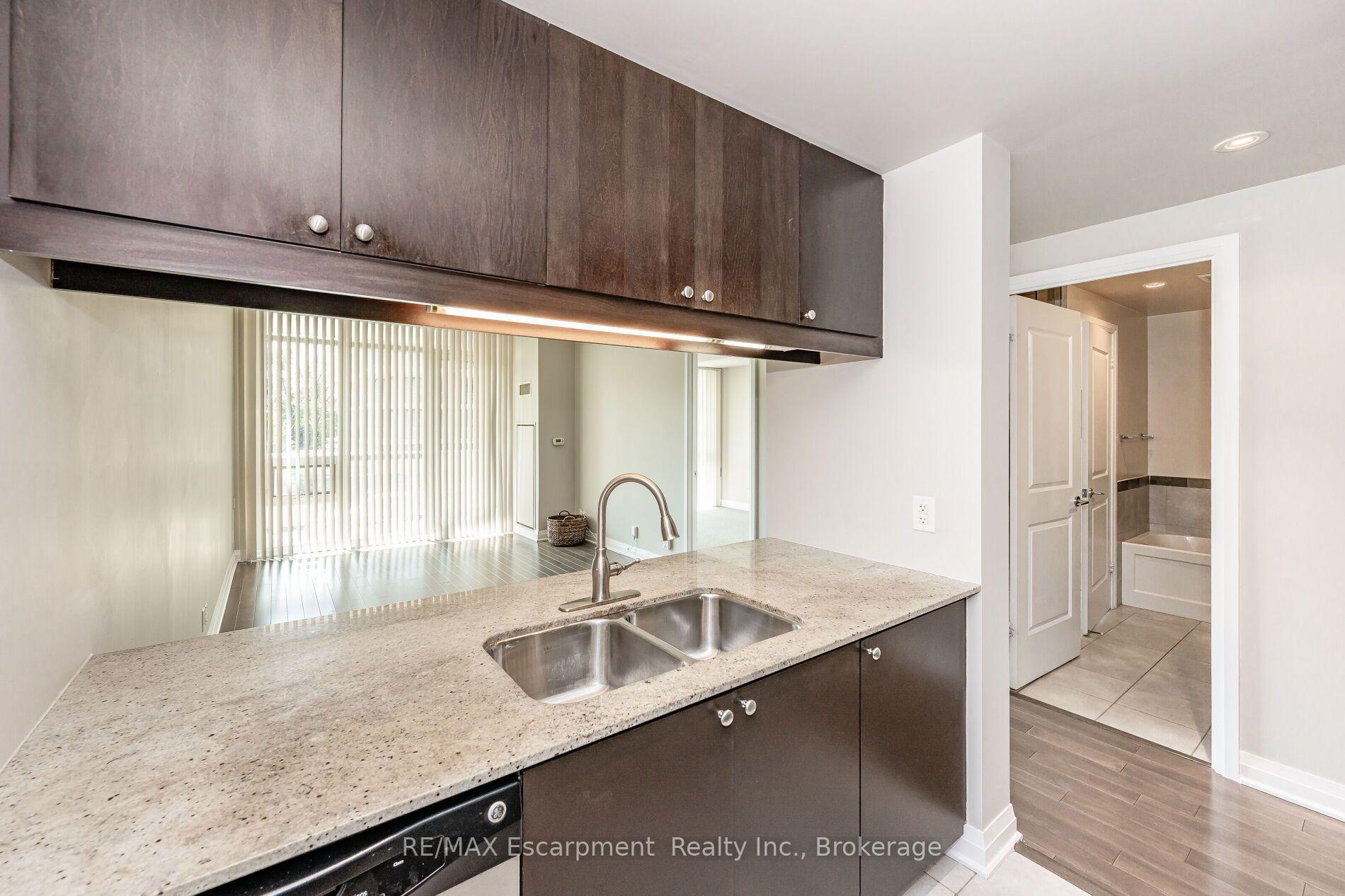 Photo 13 of Unit # 209, 1055 Southdown Road, Mississauga, Clarkson — HOMEH