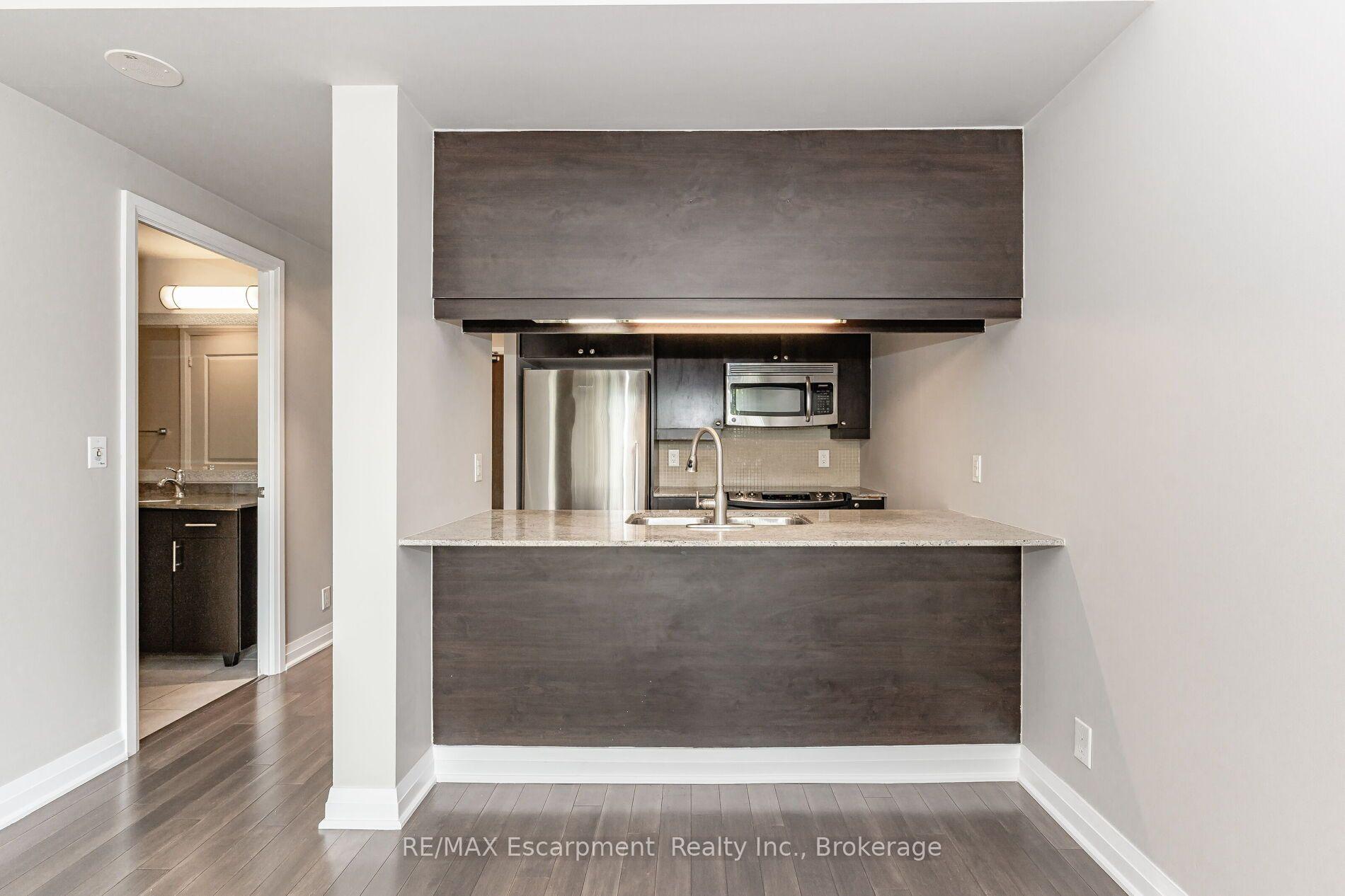 Photo 14 of Unit # 209, 1055 Southdown Road, Mississauga, Clarkson — HOMEH