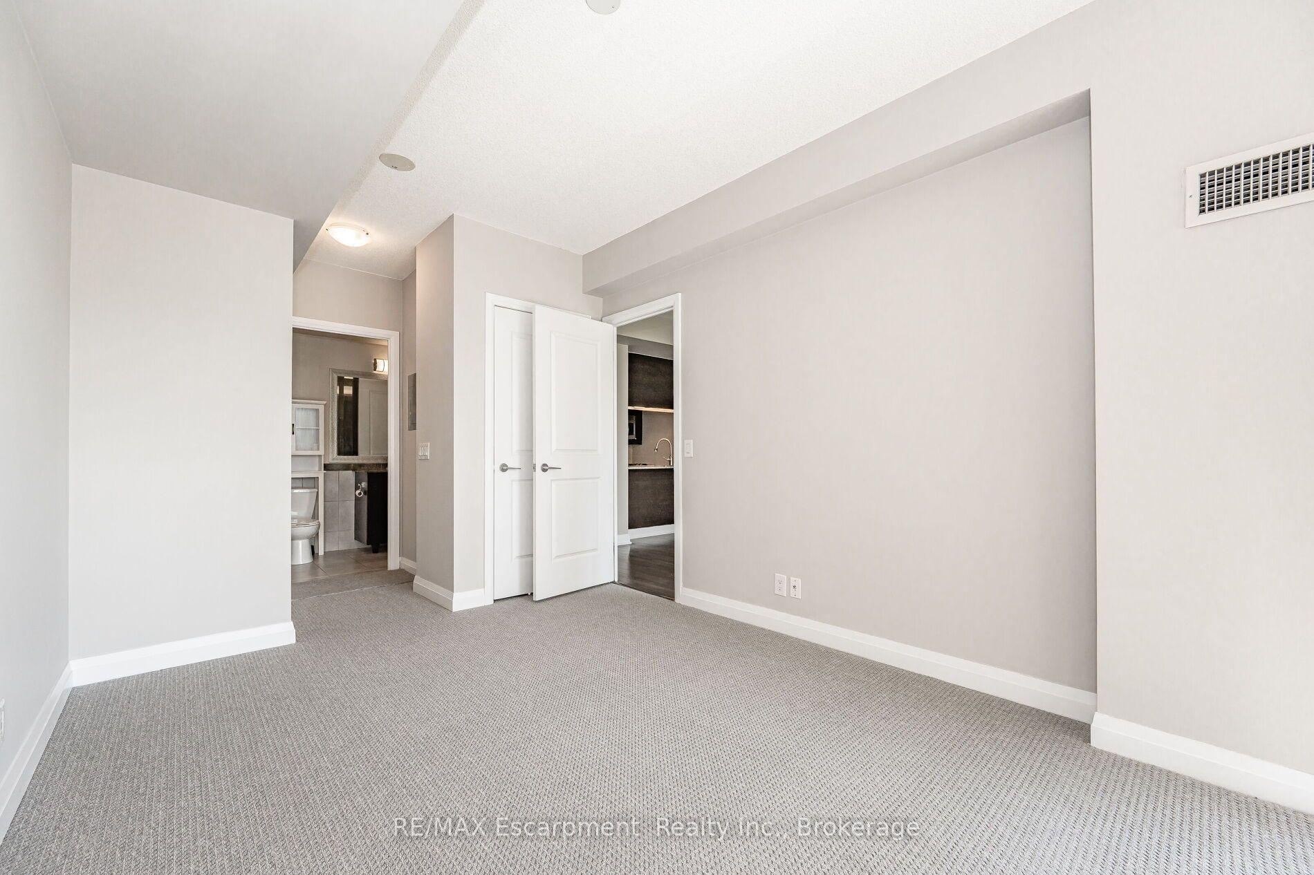 Photo 21 of Unit # 209, 1055 Southdown Road, Mississauga, Clarkson — HOMEH