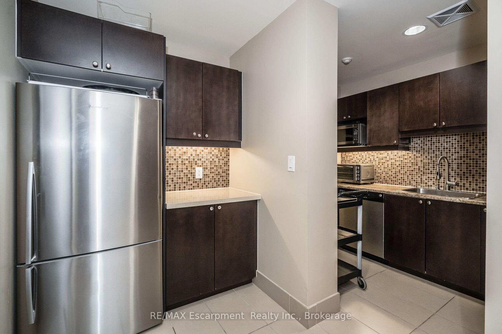 Photo 31 of Unit # 209, 1055 Southdown Road, Mississauga, Clarkson — HOMEH