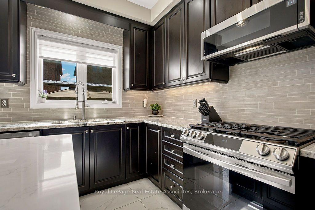 Photo 16 of 34 Humphrey Street, Hamilton, Waterdown — HOMEH