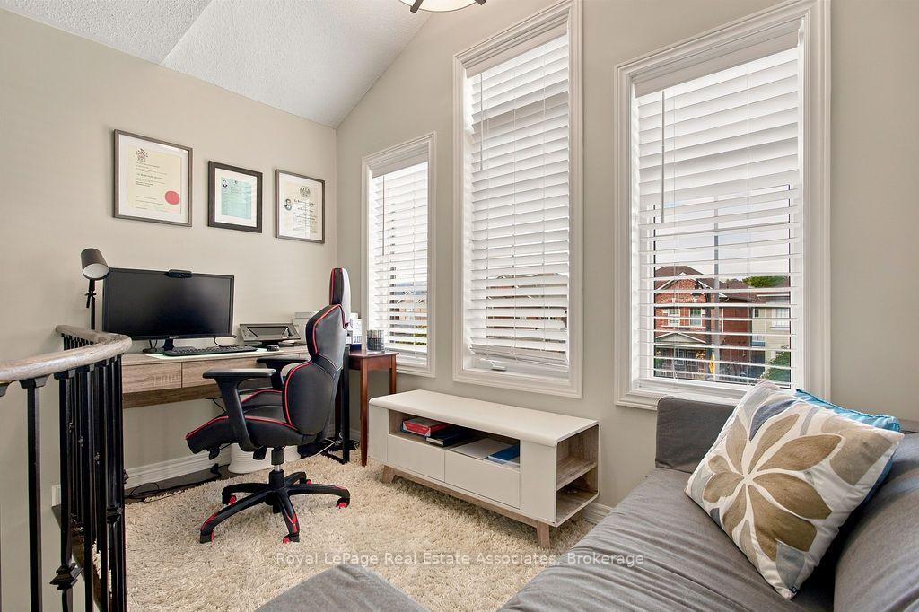 Photo 19 of 34 Humphrey Street, Hamilton, Waterdown — HOMEH