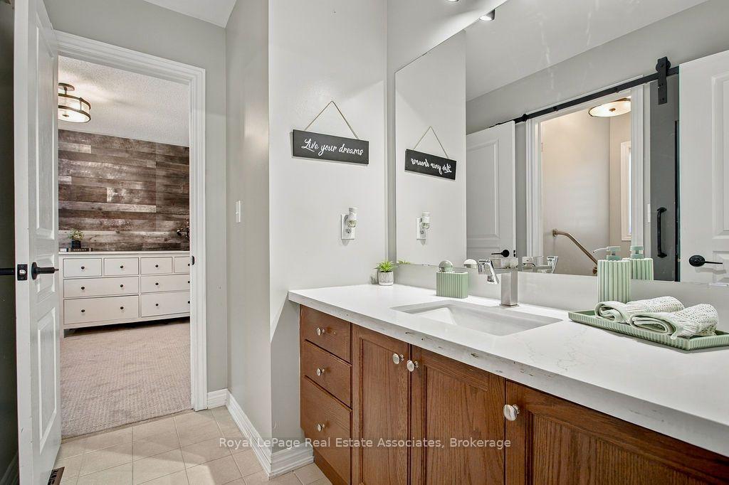 Photo 24 of 34 Humphrey Street, Hamilton, Waterdown — HOMEH