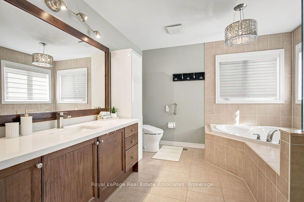 Photo 37 of 34 Humphrey Street, Hamilton, Waterdown — HOMEH