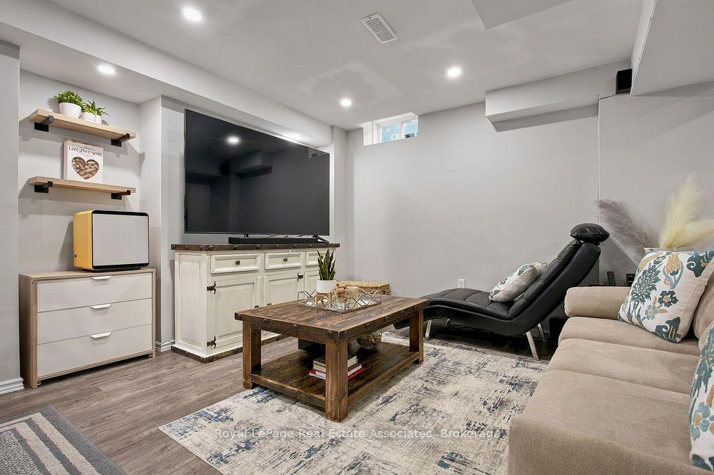 Photo 41 of 34 Humphrey Street, Hamilton, Waterdown — HOMEH