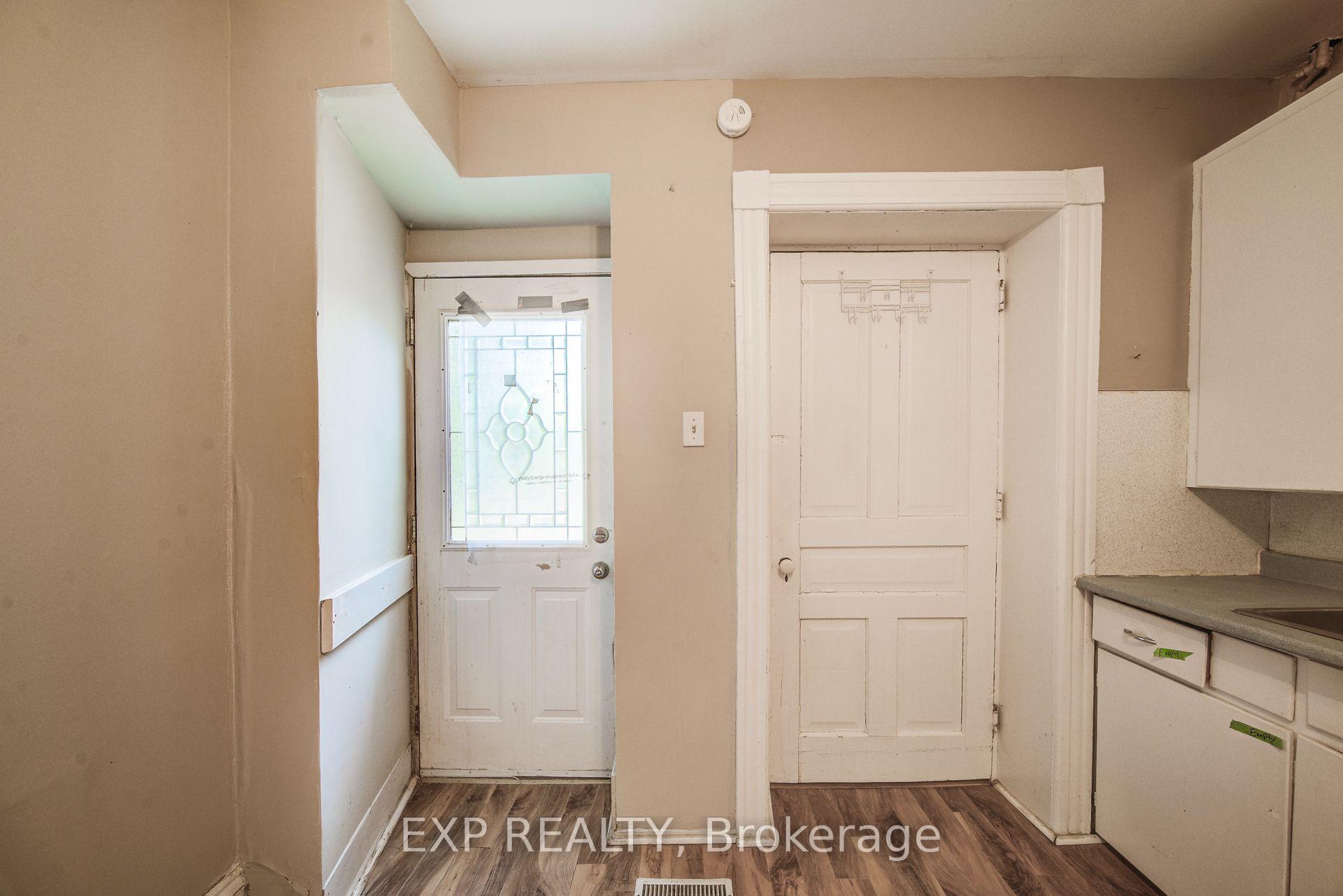 Photo 17 of 5 George Street S, Waterloo, Beechwood/University — HOMEH