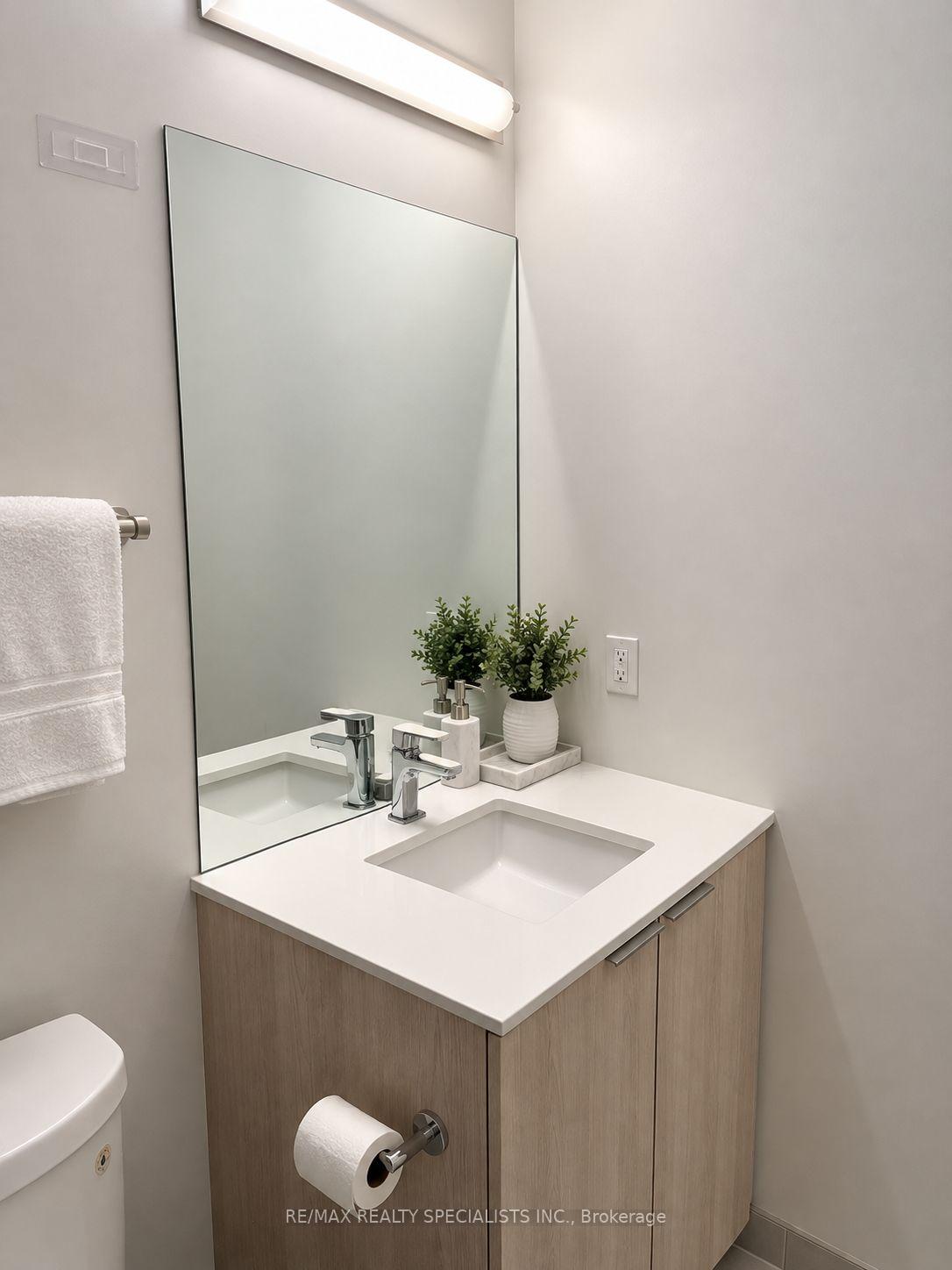 Photo 10 of Unit 803, 50 Ordnance Street, Toronto, Niagara — HOMEH