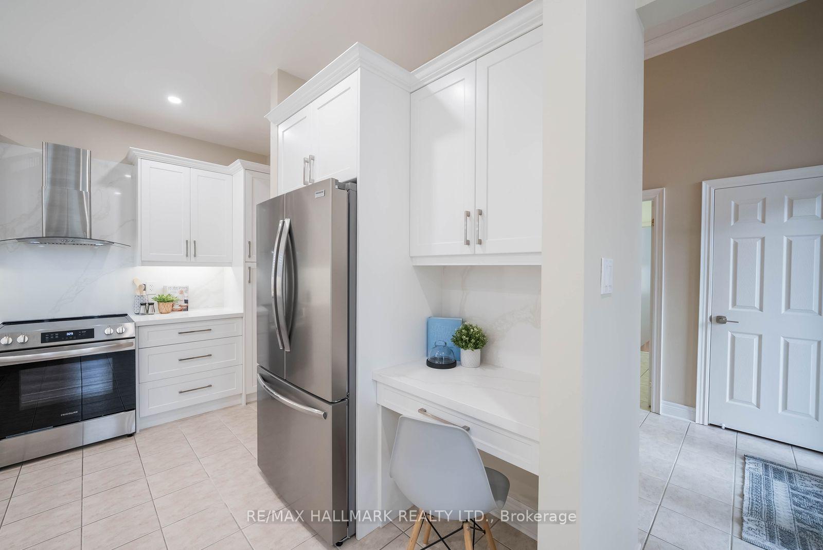 Photo 8 of 2 Lamb's Run, Whitchurch-Stouffville, Ballantrae — HOMEH