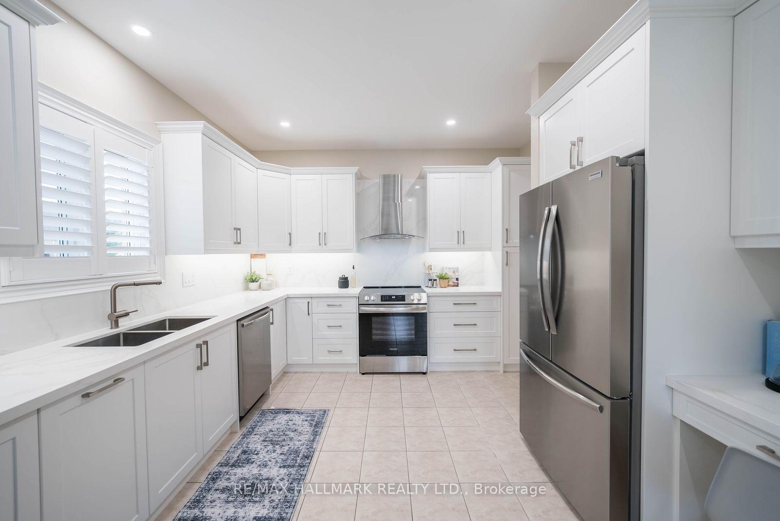 Photo 9 of 2 Lamb's Run, Whitchurch-Stouffville, Ballantrae — HOMEH