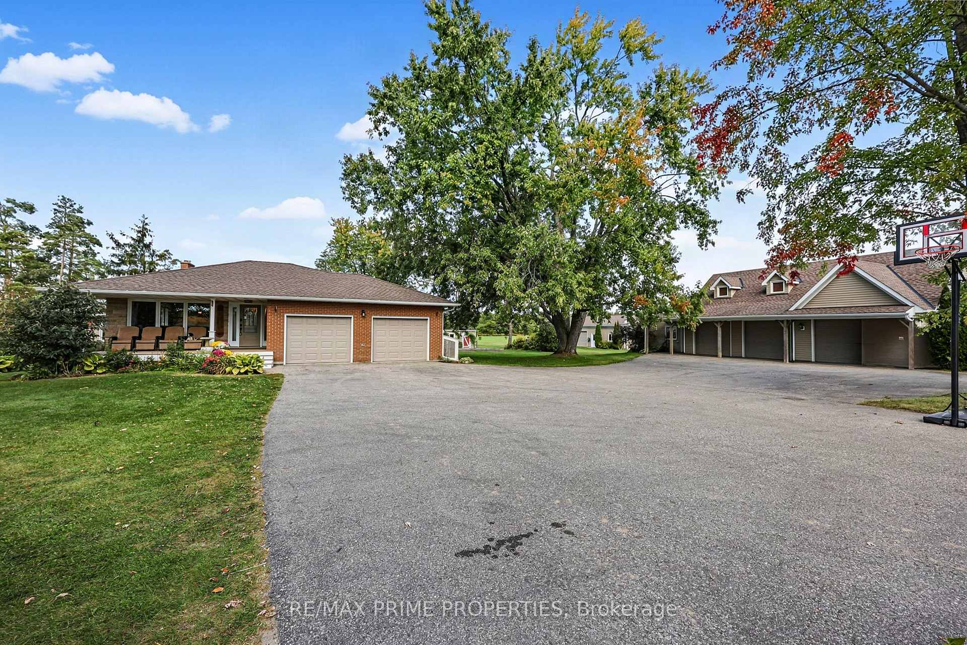 Photo 3 of 426 Zephyr Road, Uxbridge, Rural Uxbridge — HOMEH