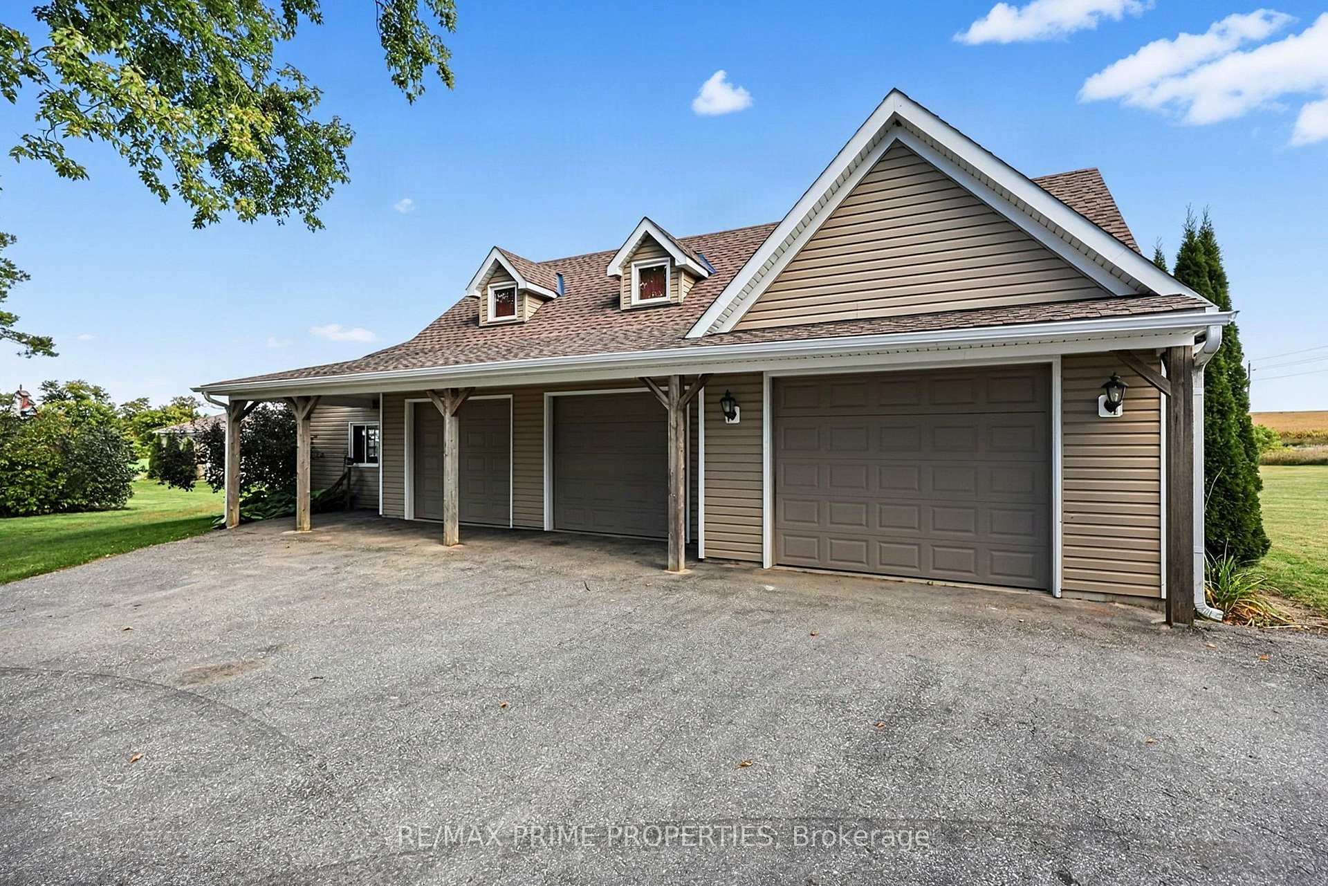 Photo 4 of 426 Zephyr Road, Uxbridge, Rural Uxbridge — HOMEH