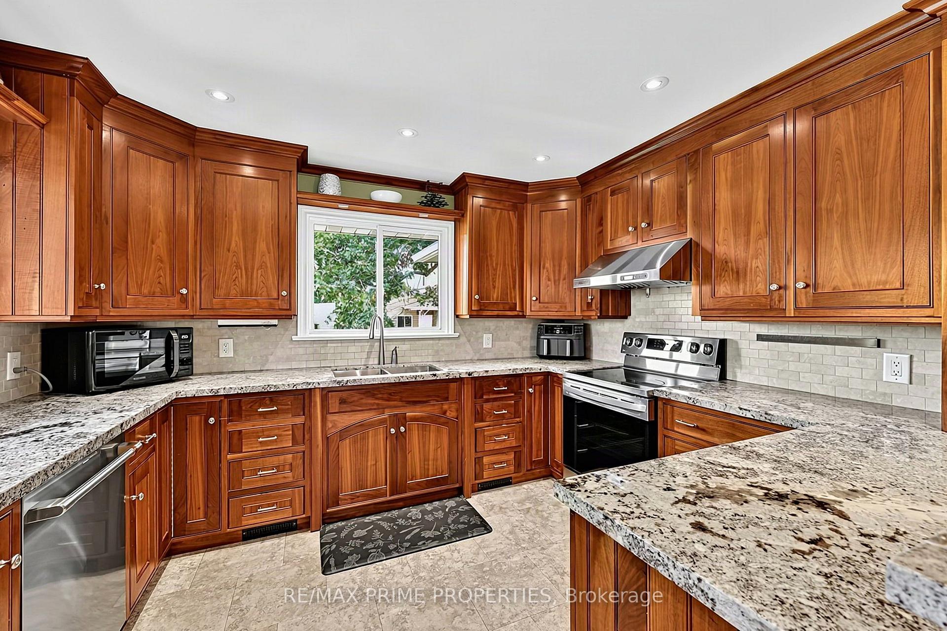 Photo 10 of 426 Zephyr Road, Uxbridge, Rural Uxbridge — HOMEH