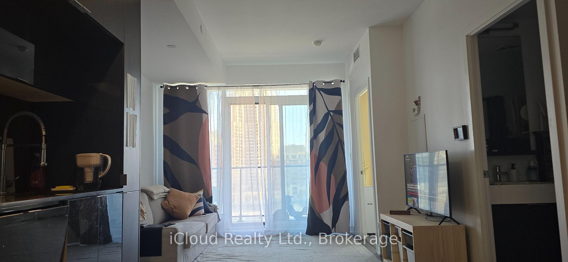 Photo 8 of Unit 806, 28 Avondale Avenue S, North York, Willowdale East — HOMEH