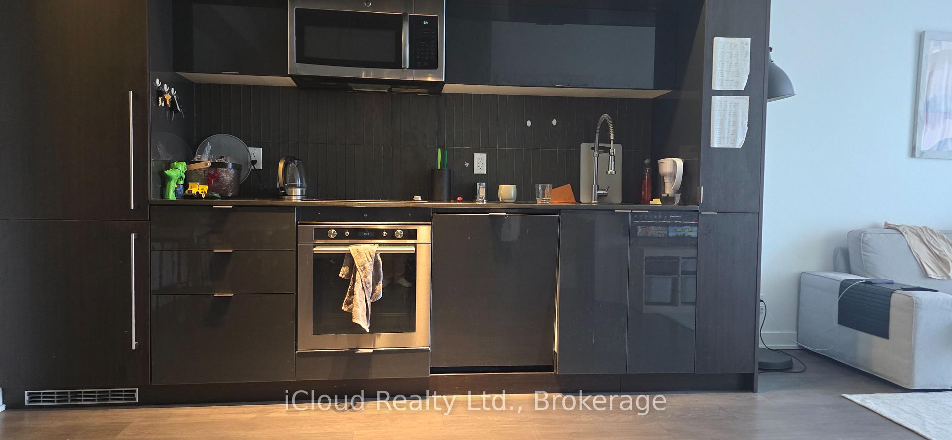 Photo 10 of Unit 806, 28 Avondale Avenue S, North York, Willowdale East — HOMEH