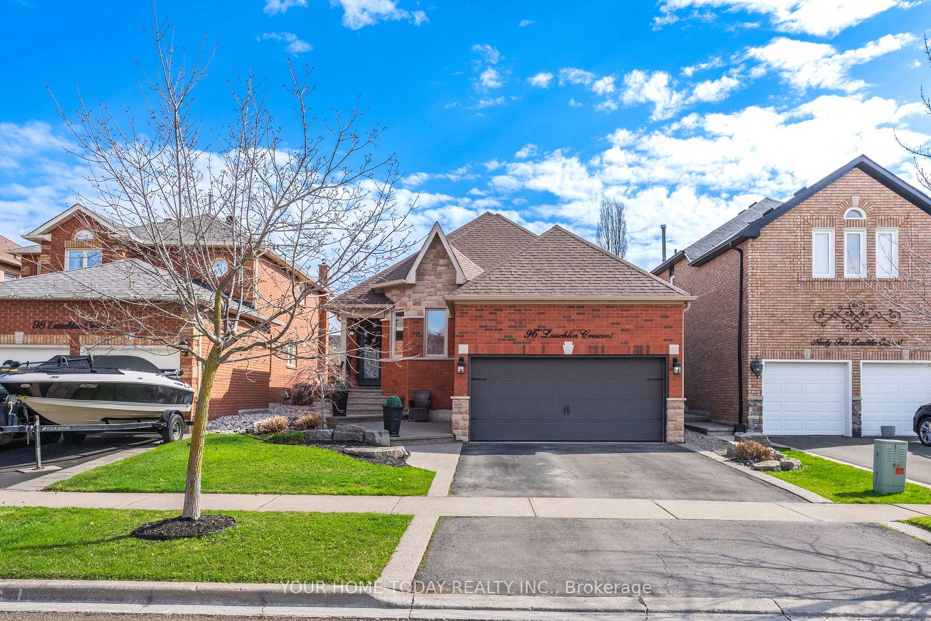 Photo 2 of 96 Lauchlin Crescent, Halton Hills, Georgetown — HOMEH