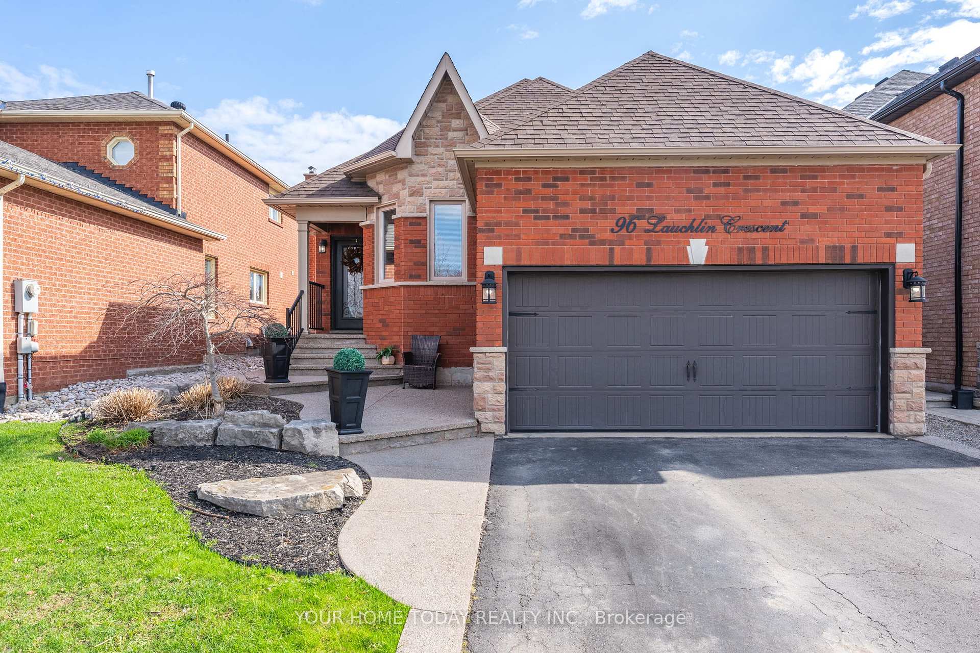Photo 3 of 96 Lauchlin Crescent, Halton Hills, Georgetown — HOMEH