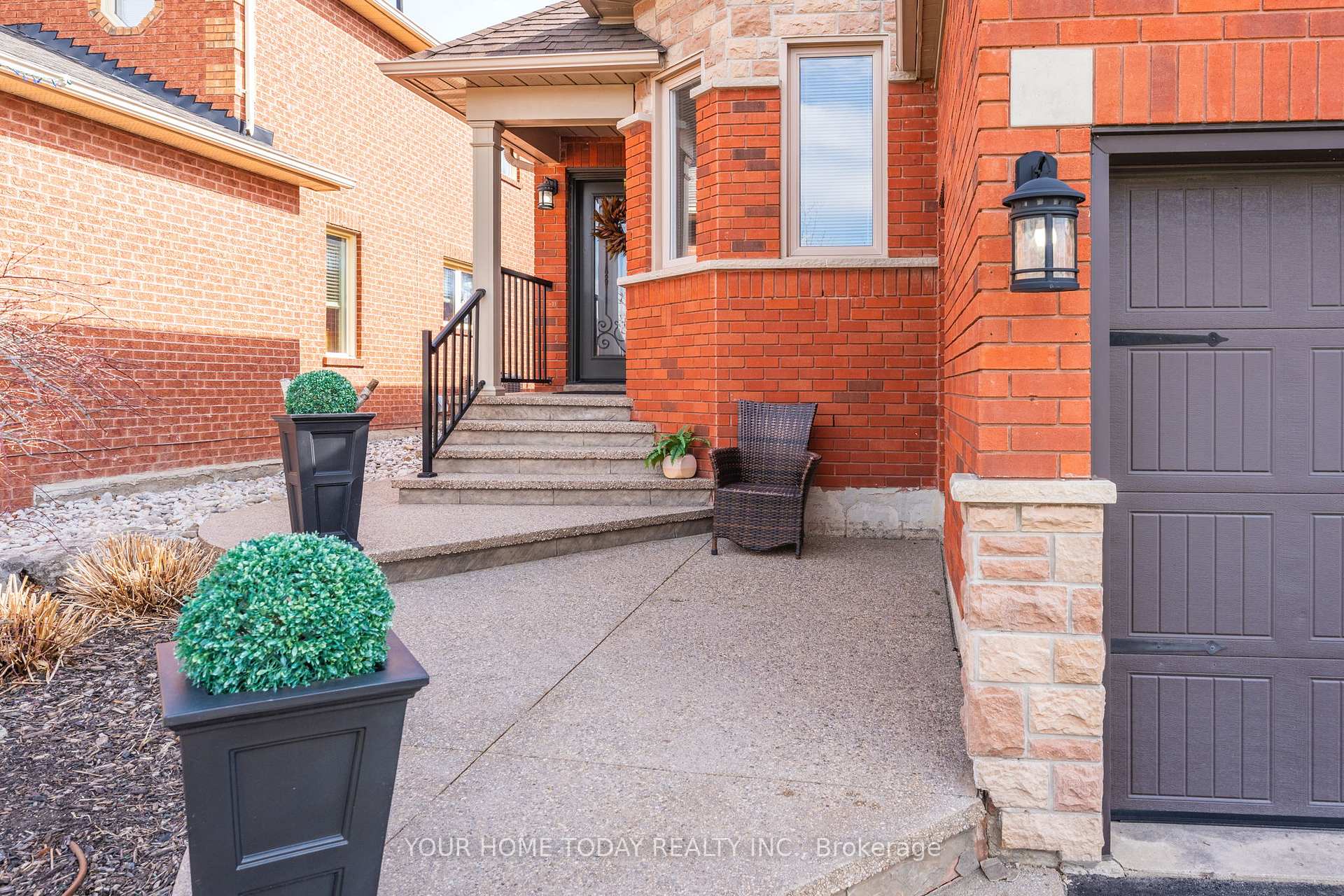 Photo 4 of 96 Lauchlin Crescent, Halton Hills, Georgetown — HOMEH